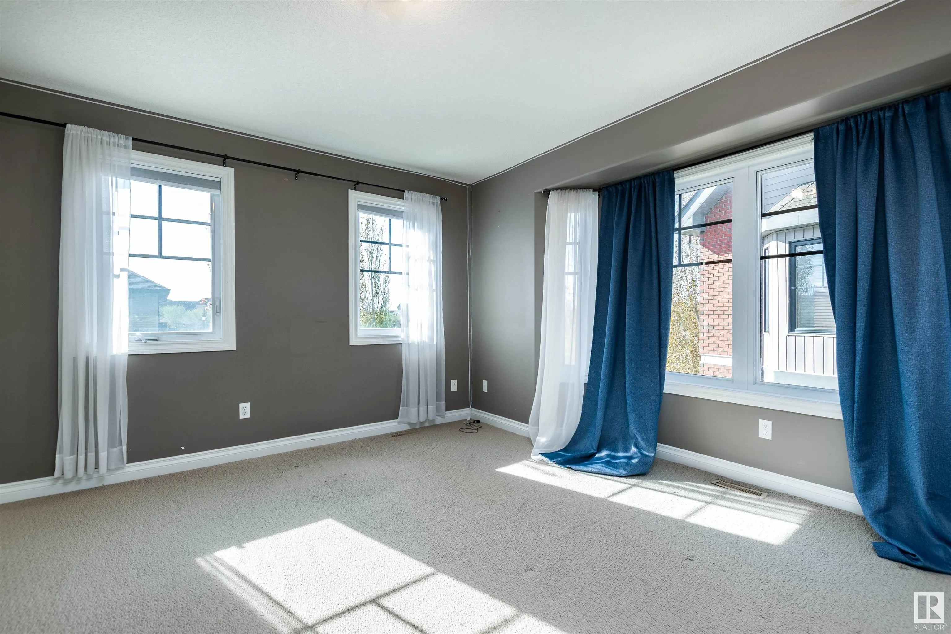 4951 TERWILLEGAR Common