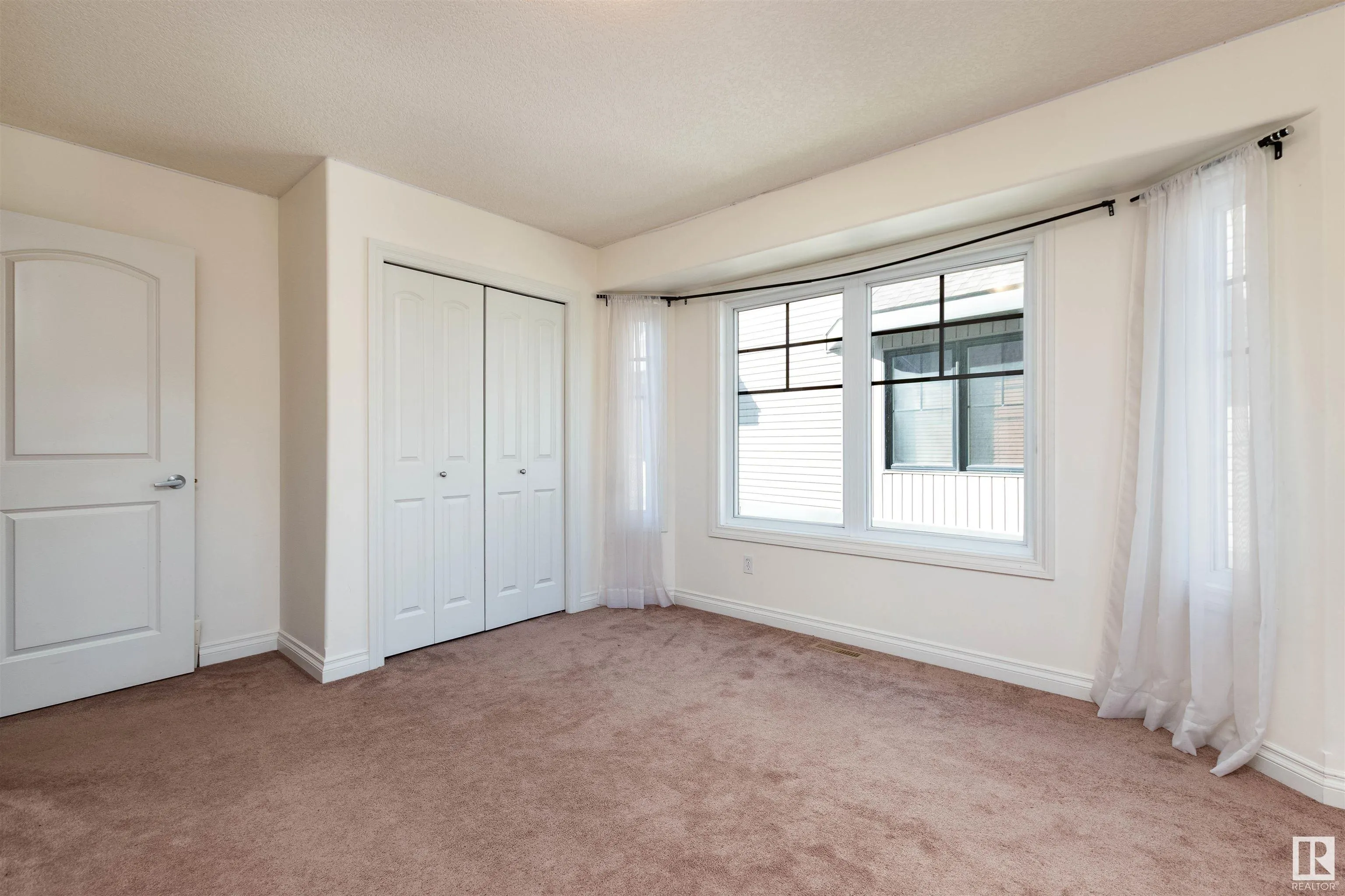 4951 TERWILLEGAR Common