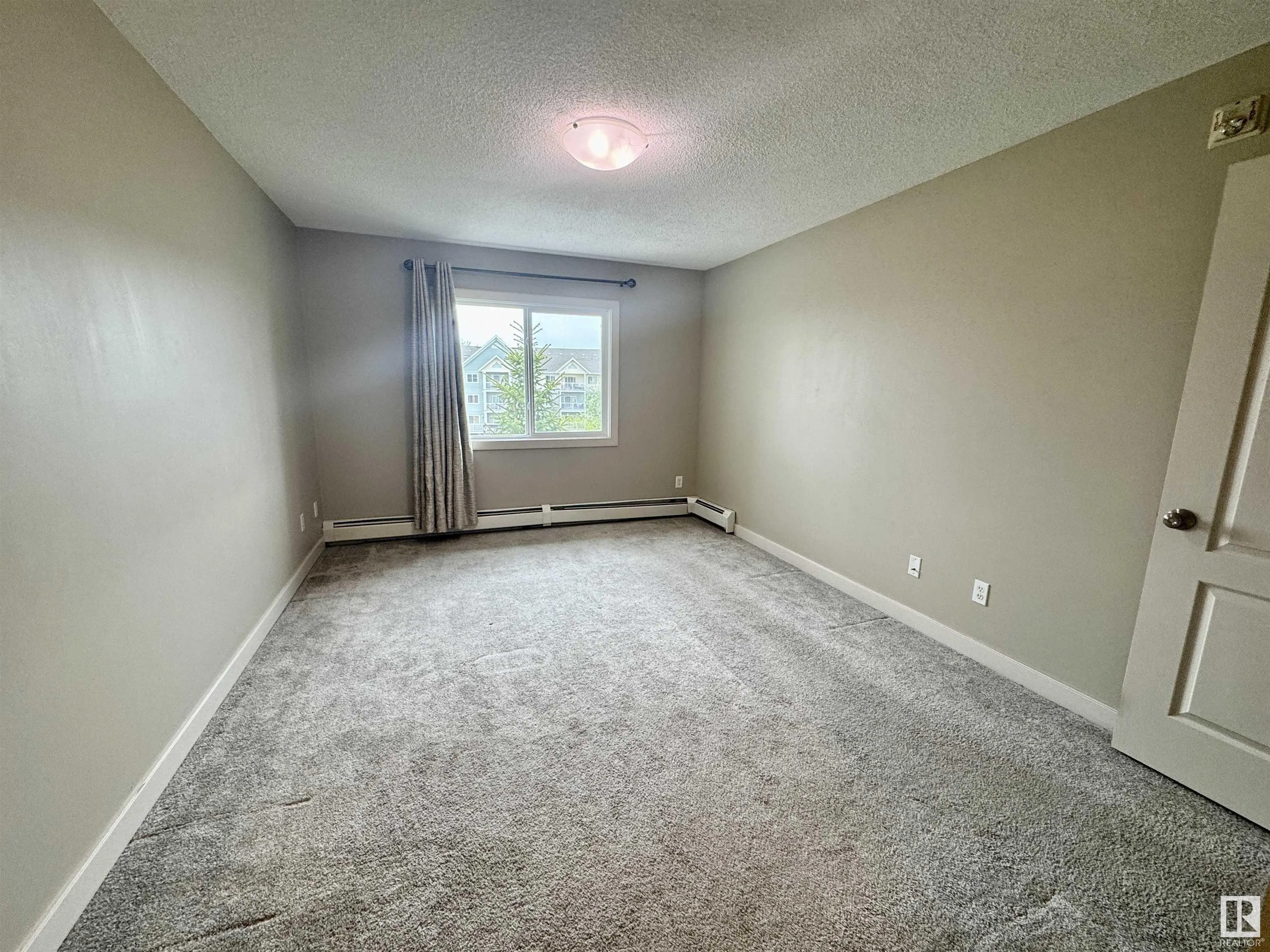 70 WOODSMERE Close