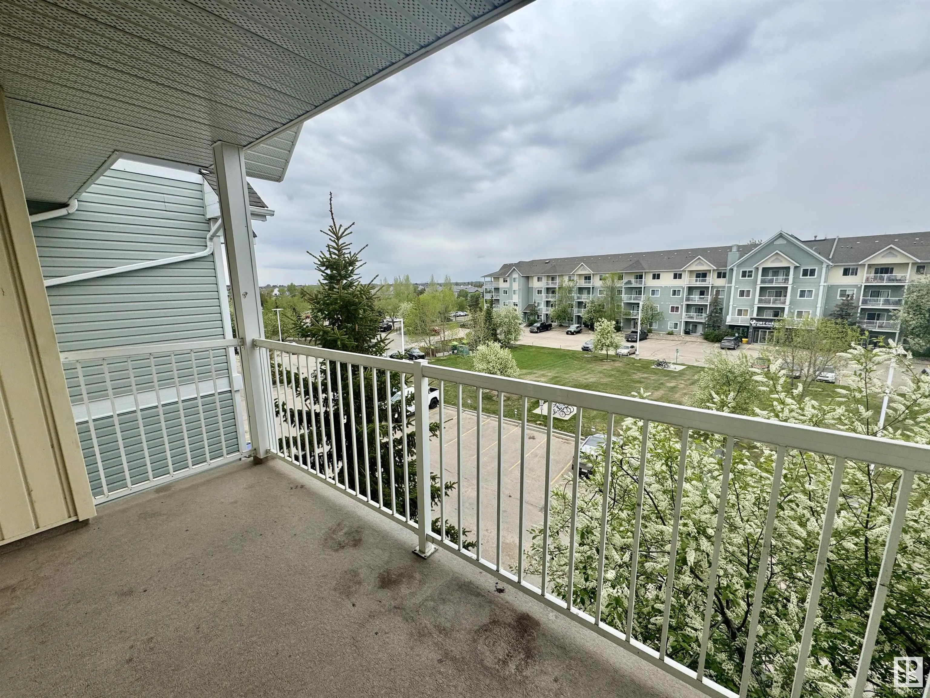 70 WOODSMERE Close