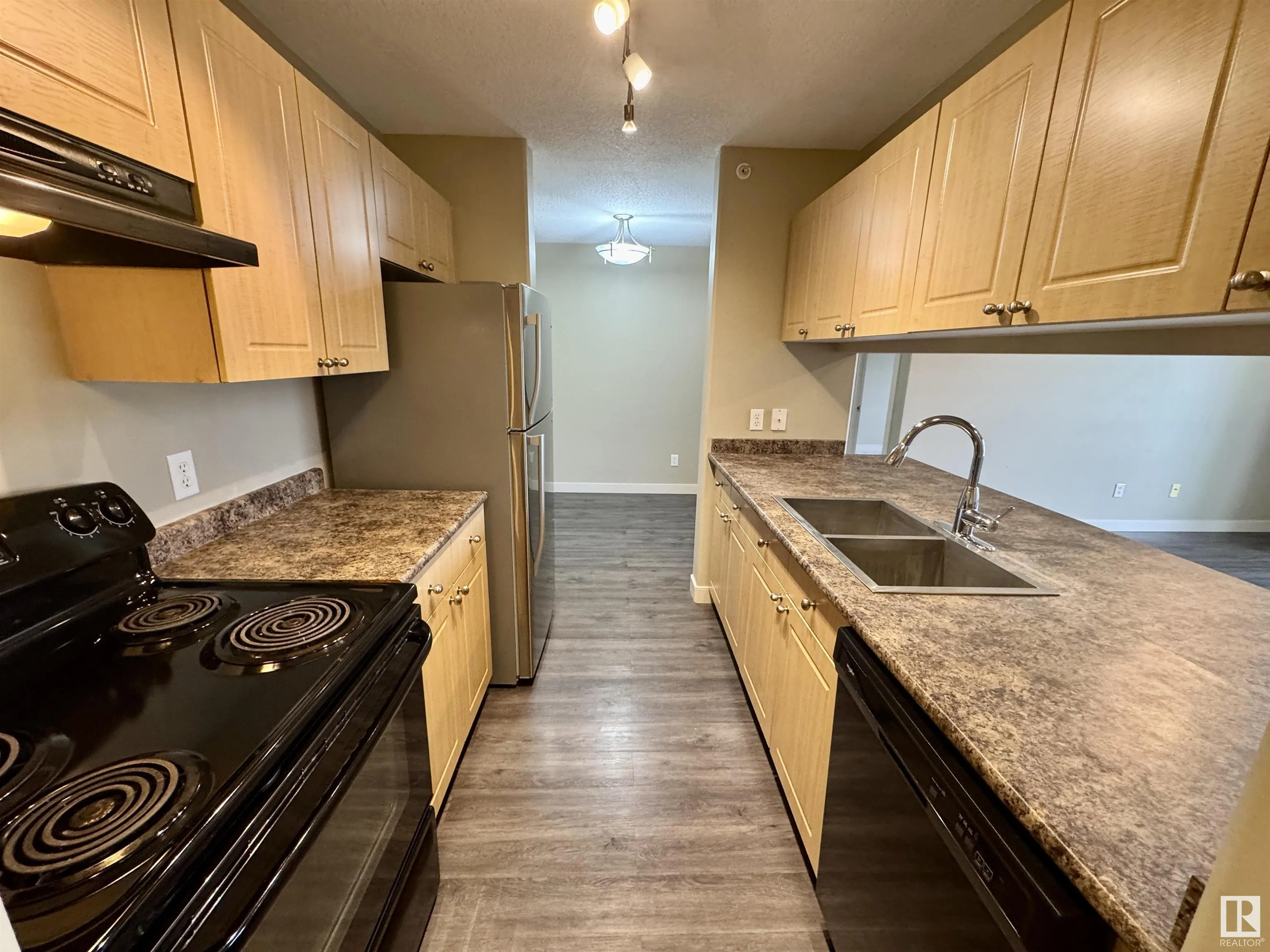 70 WOODSMERE Close