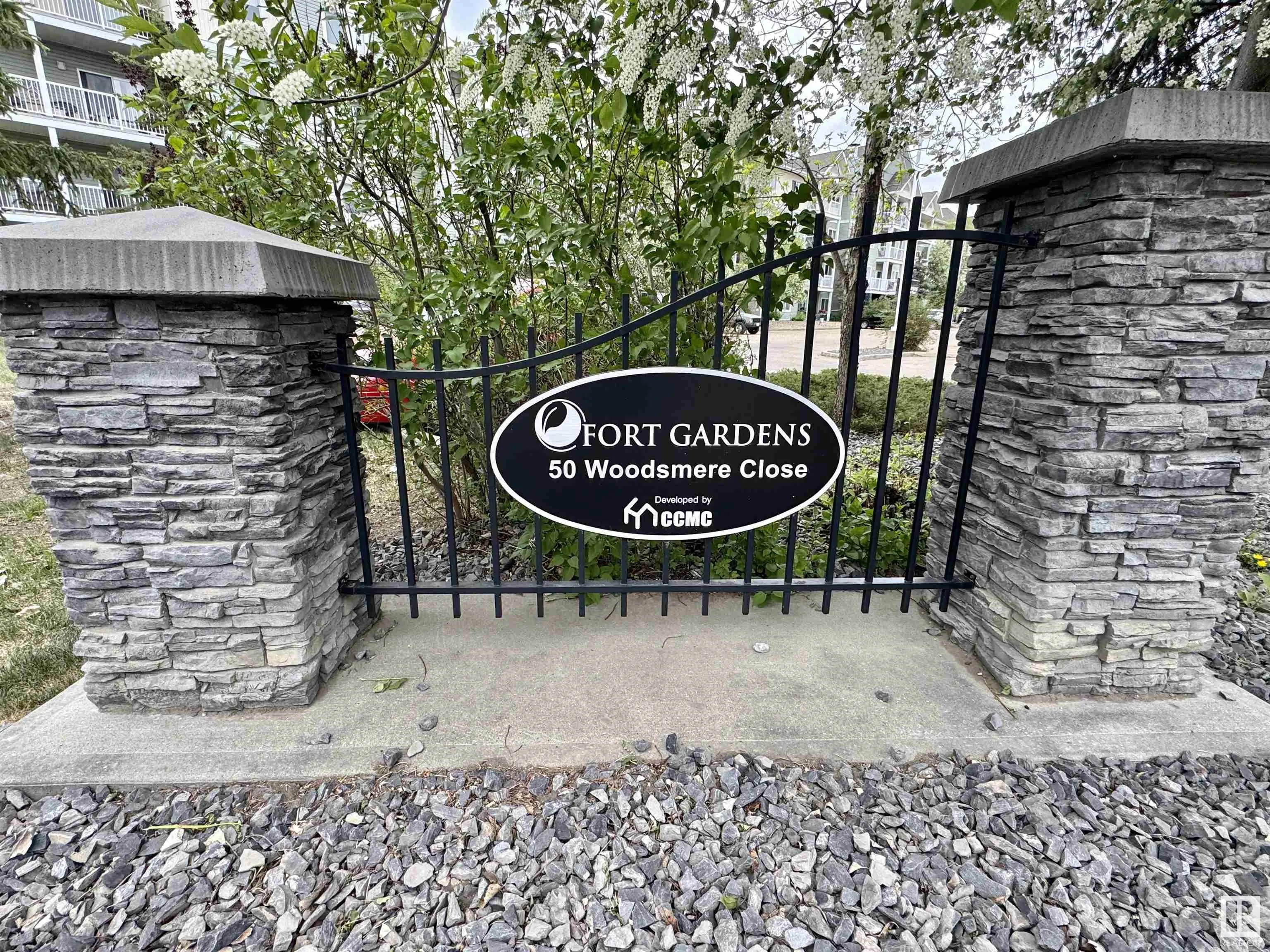 70 WOODSMERE Close