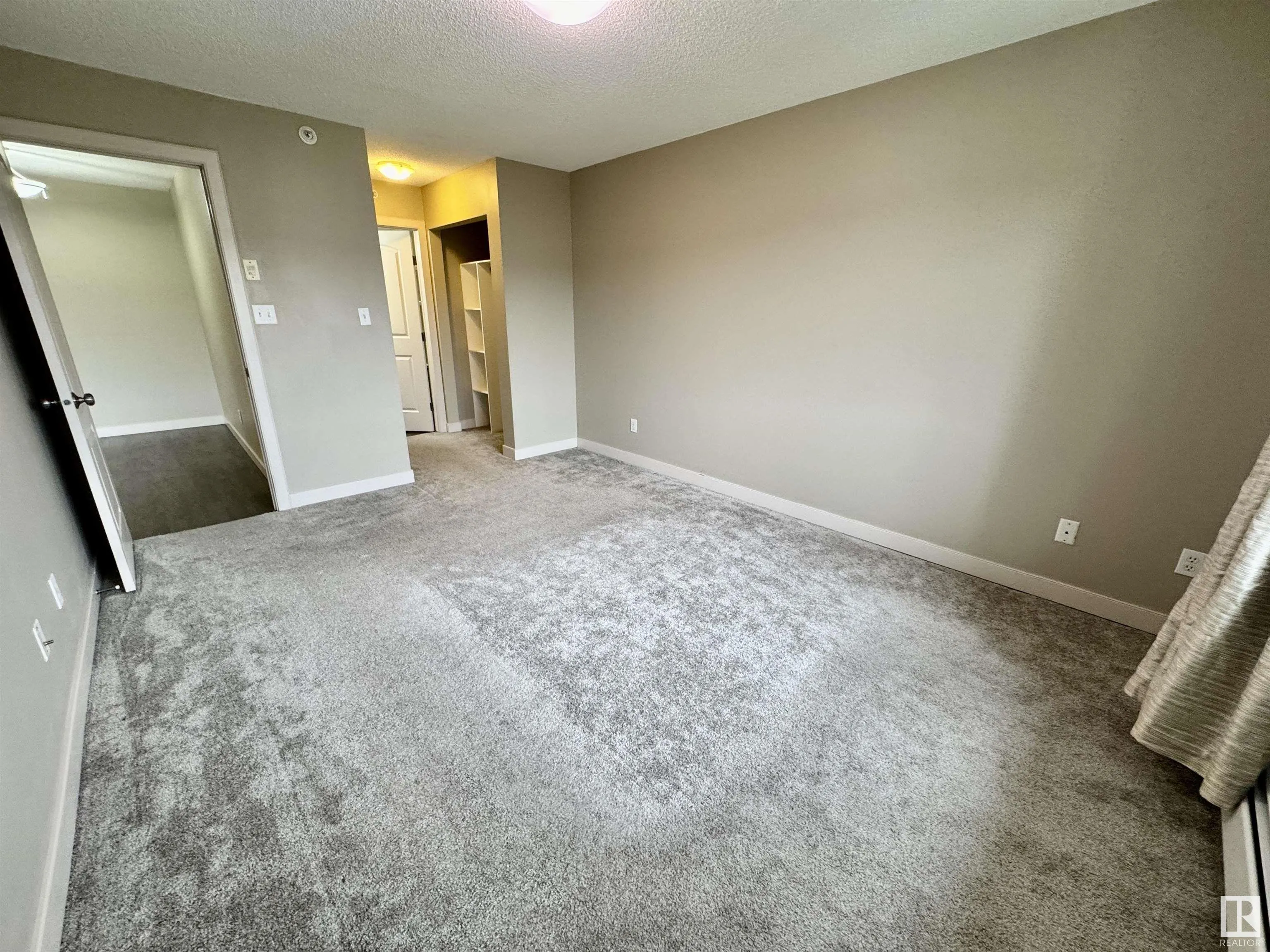 70 WOODSMERE Close