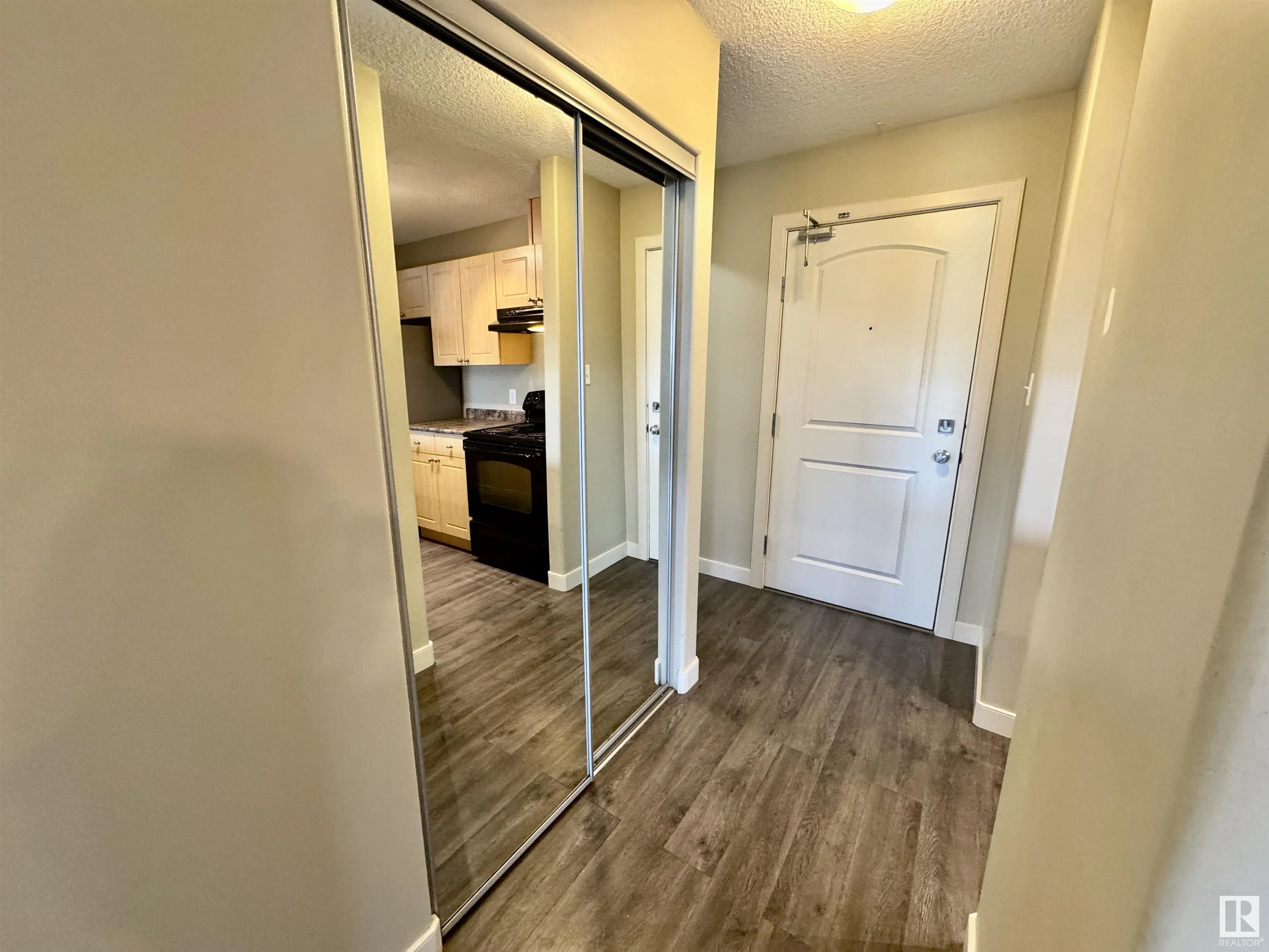 70 WOODSMERE Close