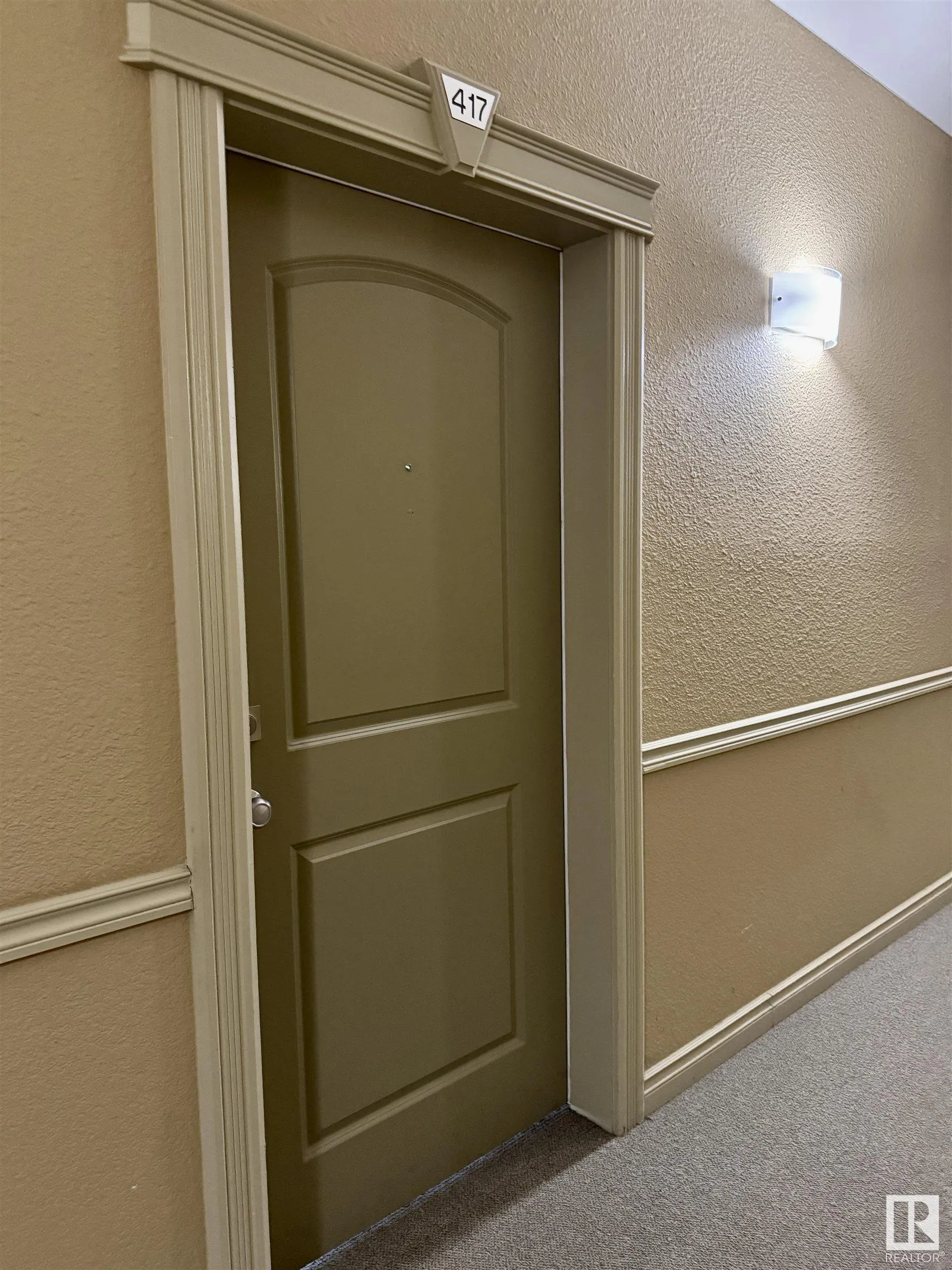 70 WOODSMERE Close