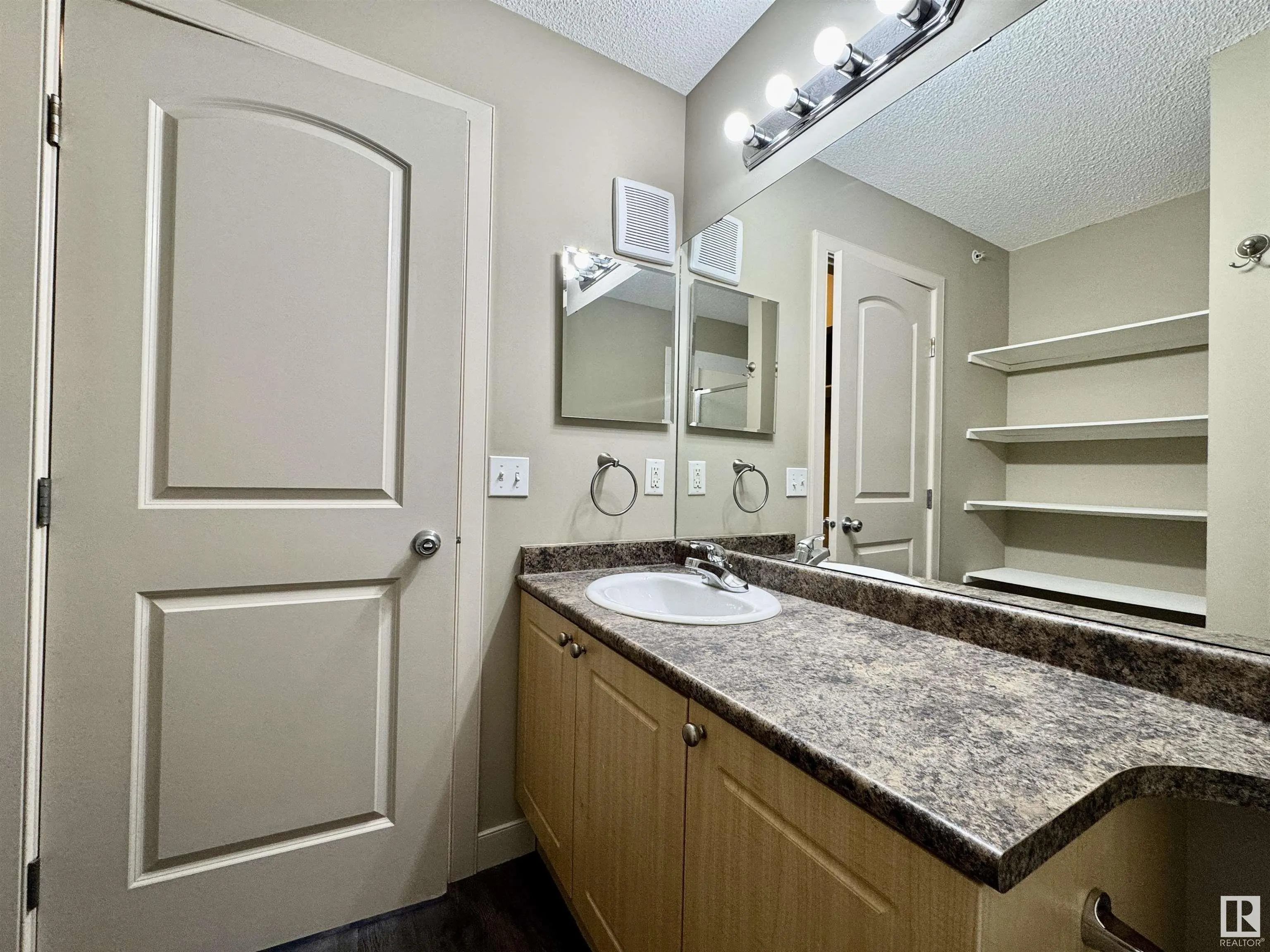 70 WOODSMERE Close