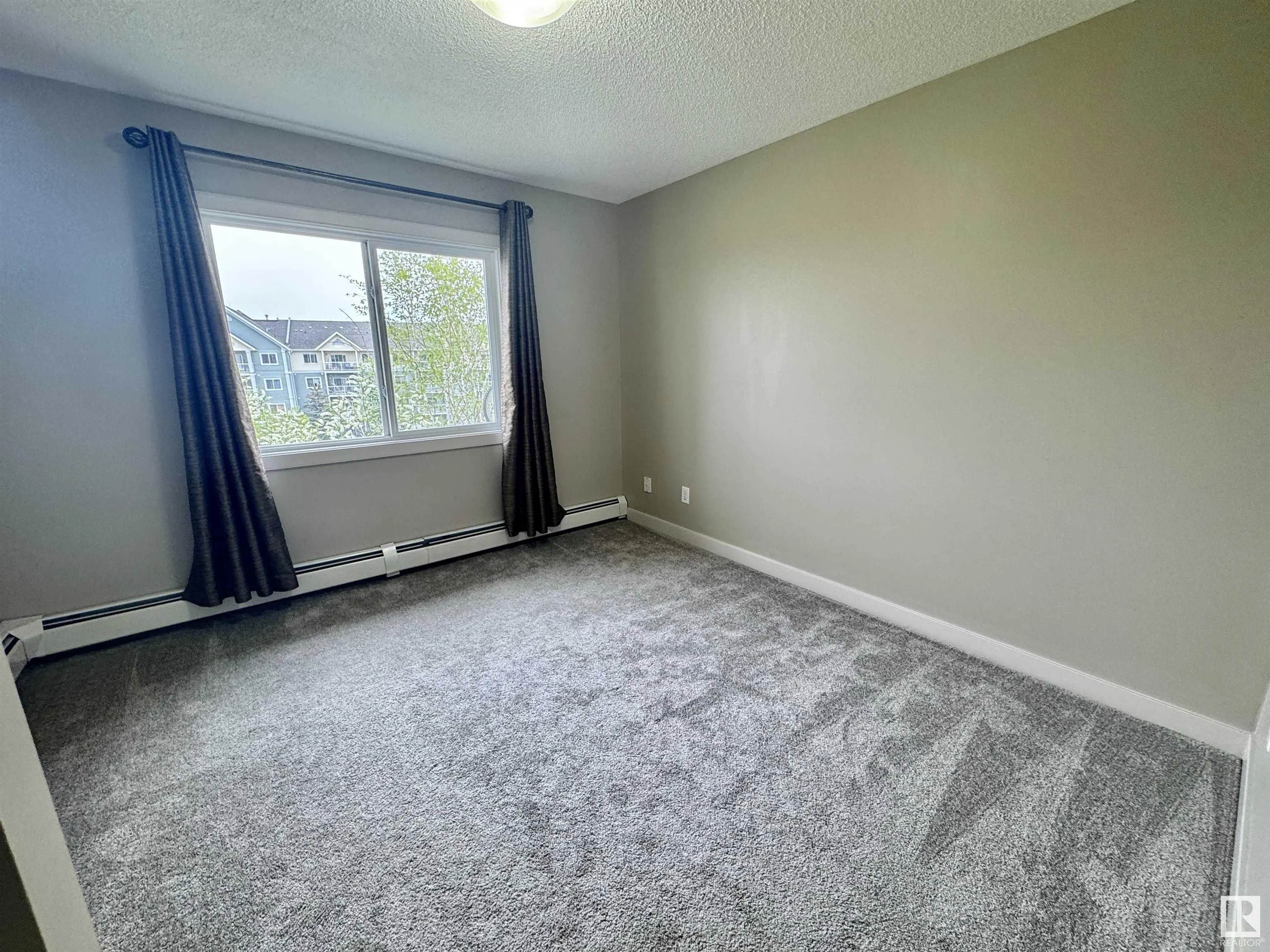 70 WOODSMERE Close