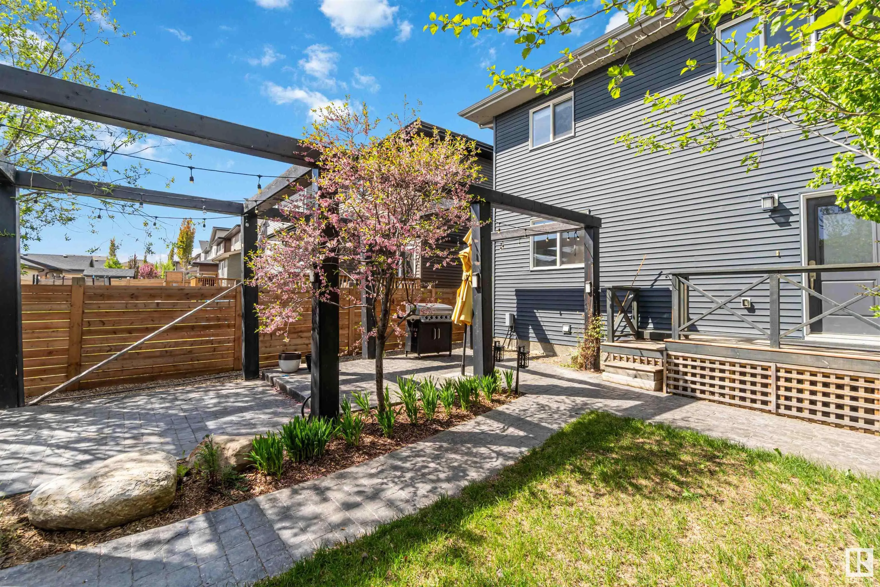 26 KENTON Way