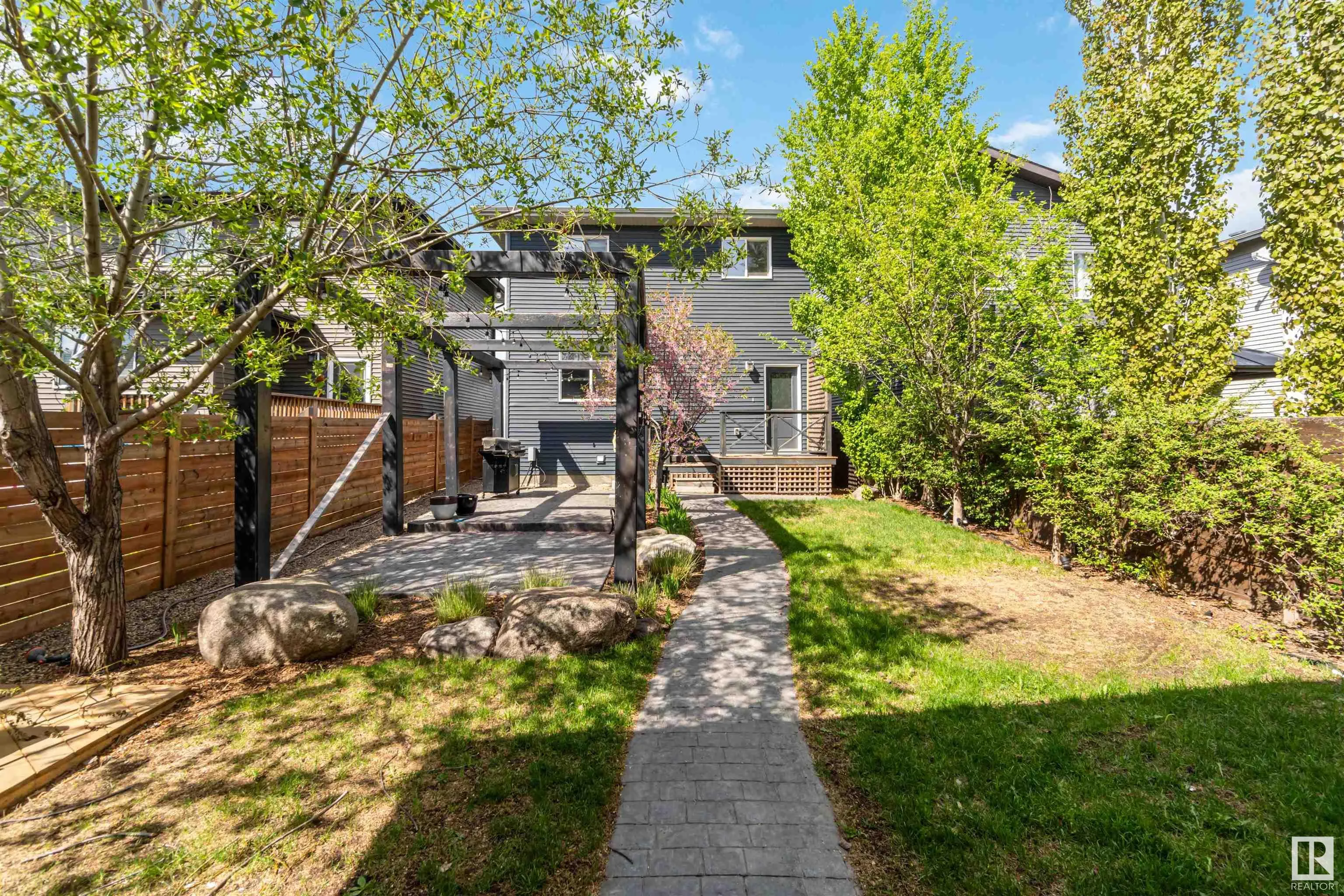 26 KENTON Way