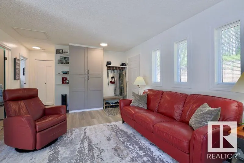 101 Glenhaven Crescent