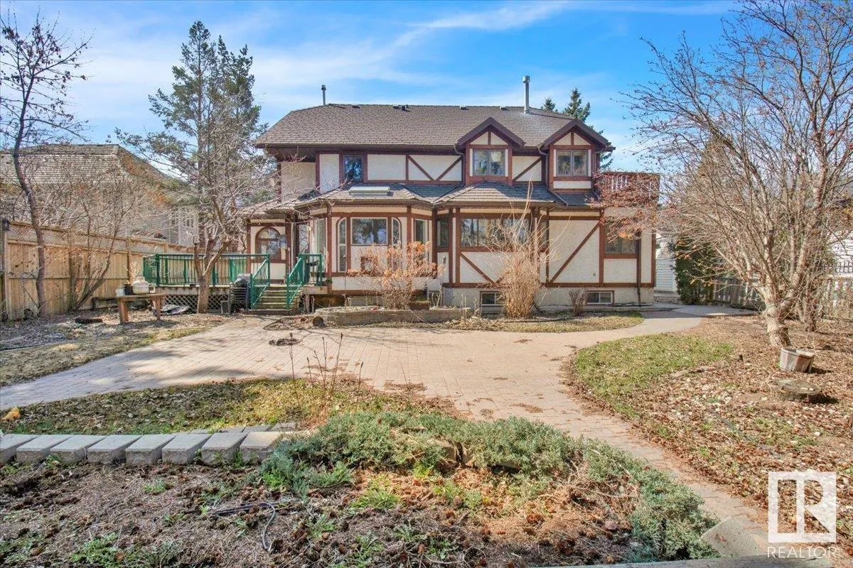 33 GLEN MEADOW Crescent