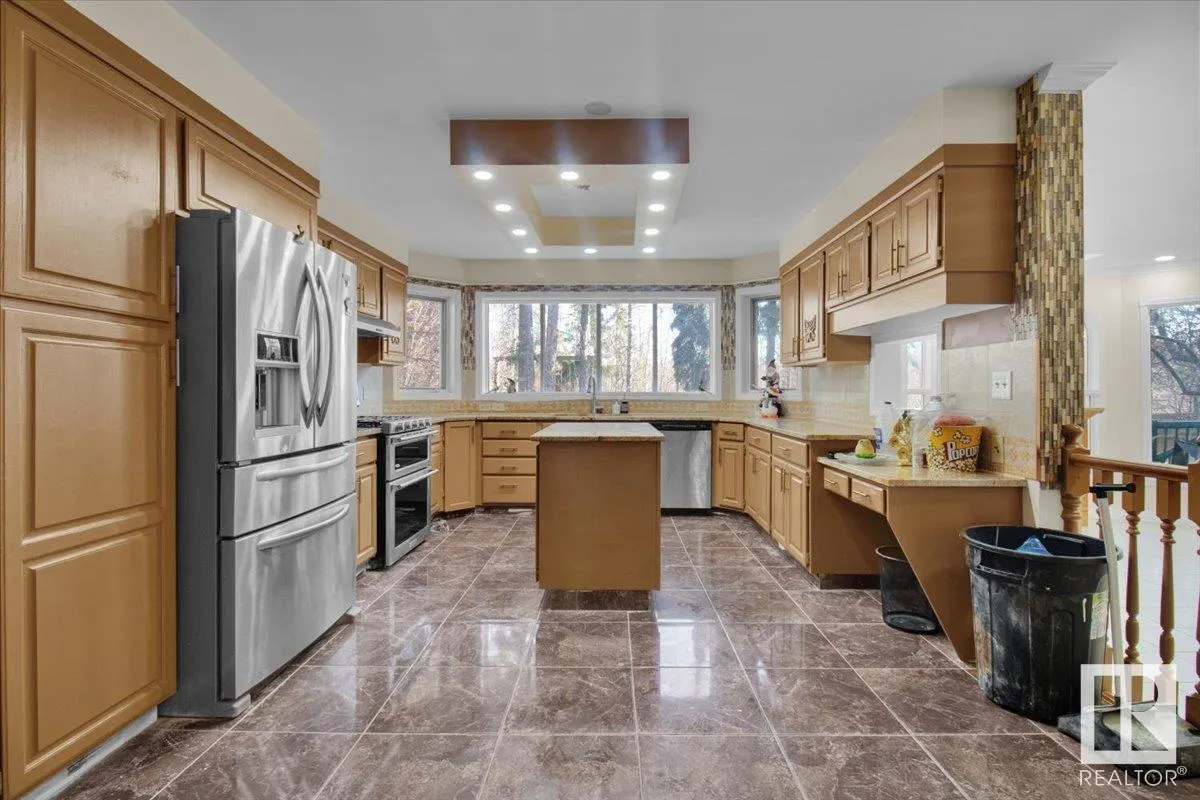 33 GLEN MEADOW Crescent