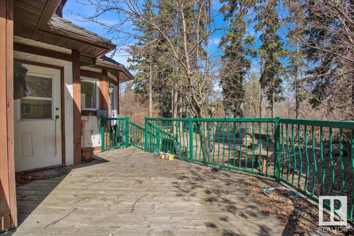 33 GLEN MEADOW Crescent