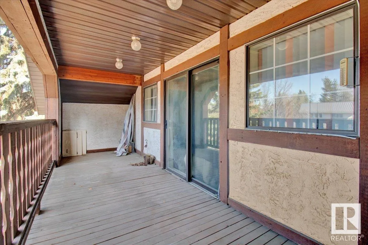 33 GLEN MEADOW Crescent