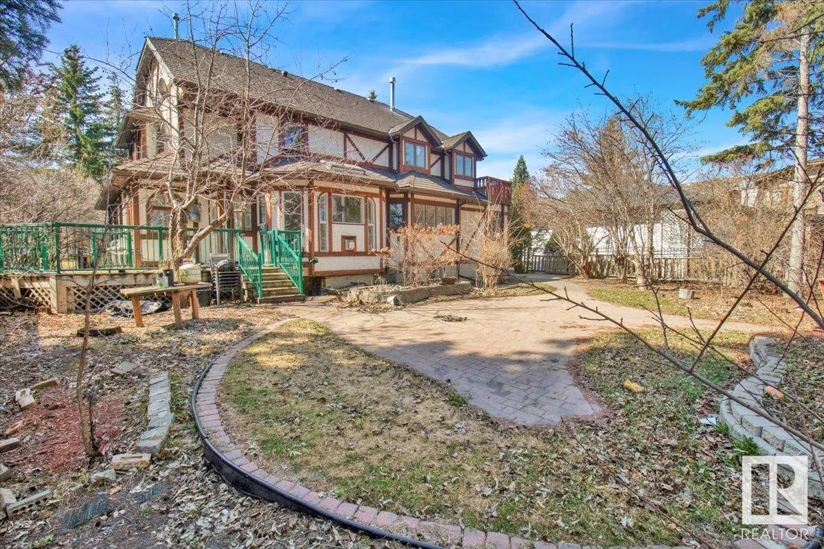 33 GLEN MEADOW Crescent