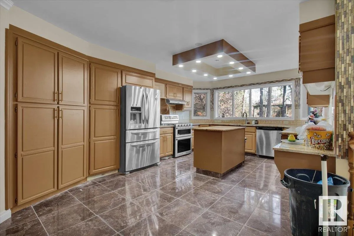 33 GLEN MEADOW Crescent