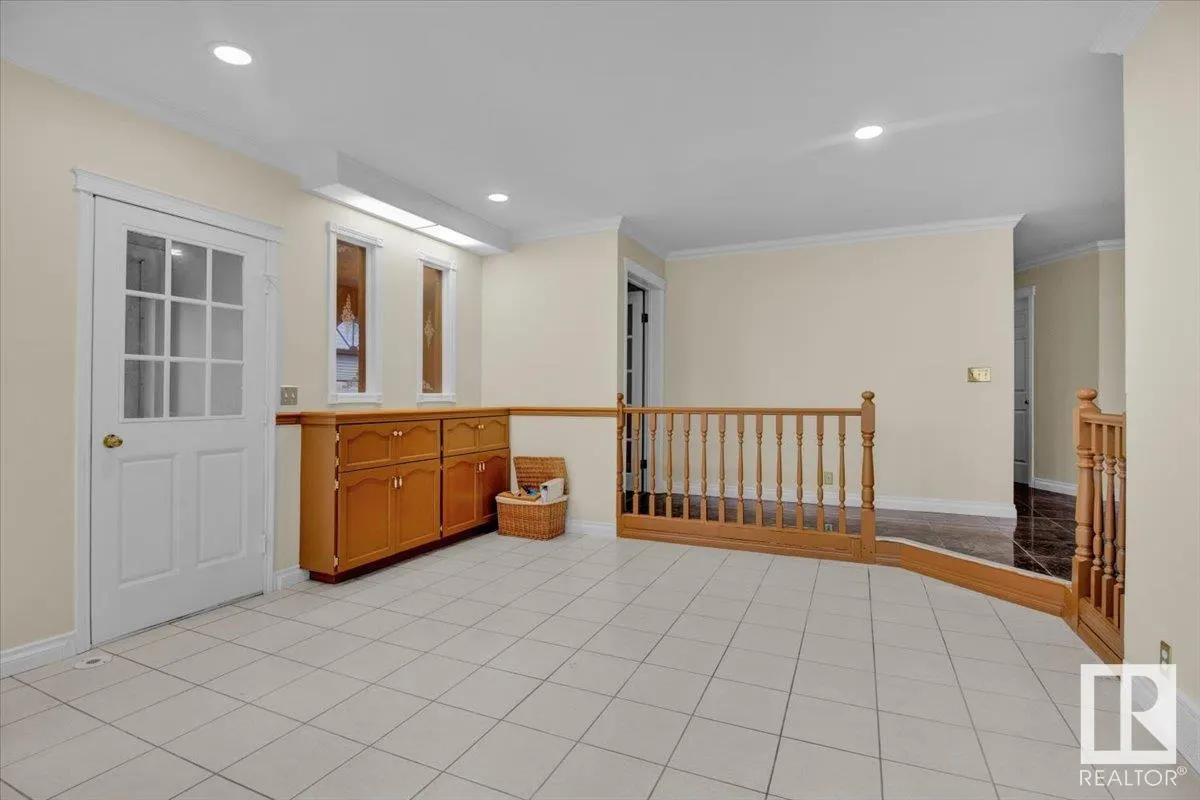 33 GLEN MEADOW Crescent