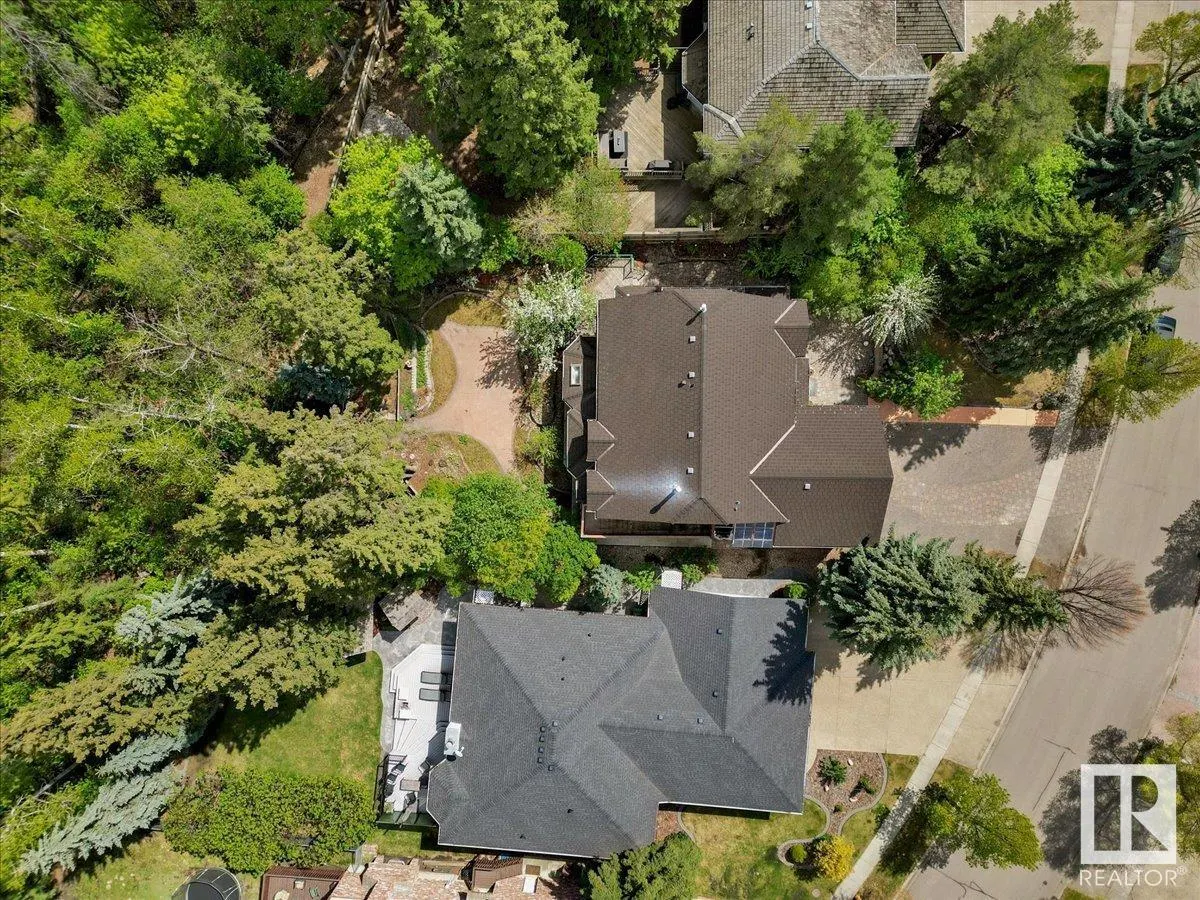 33 GLEN MEADOW Crescent