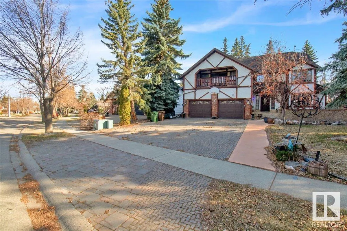 33 GLEN MEADOW Crescent