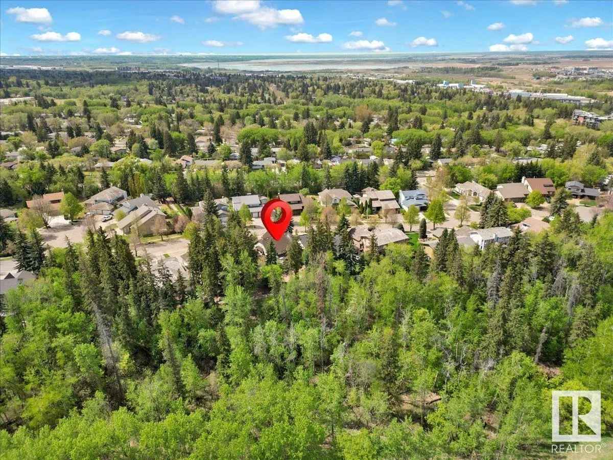 33 GLEN MEADOW Crescent