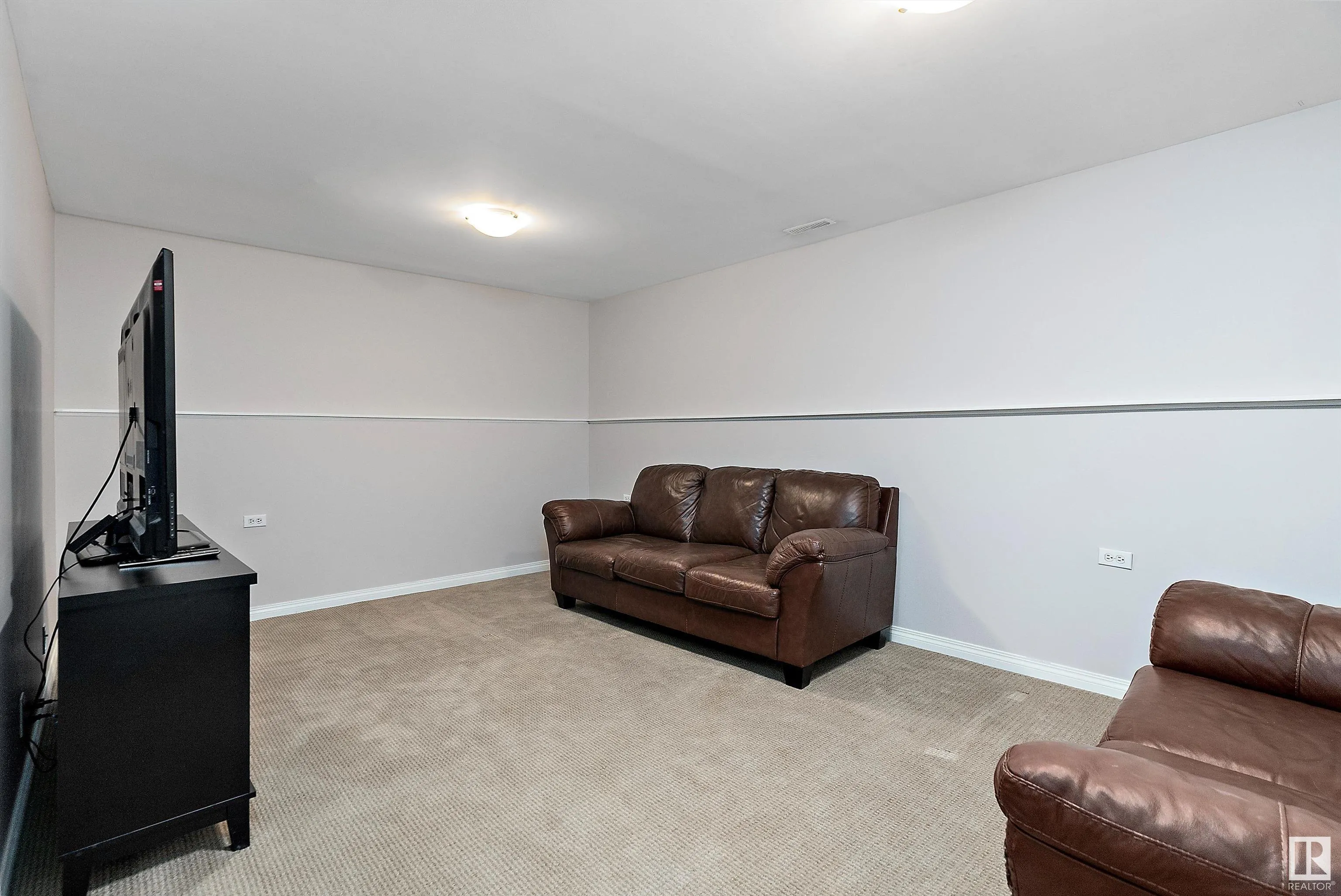 212 WOODBRIDGE Way