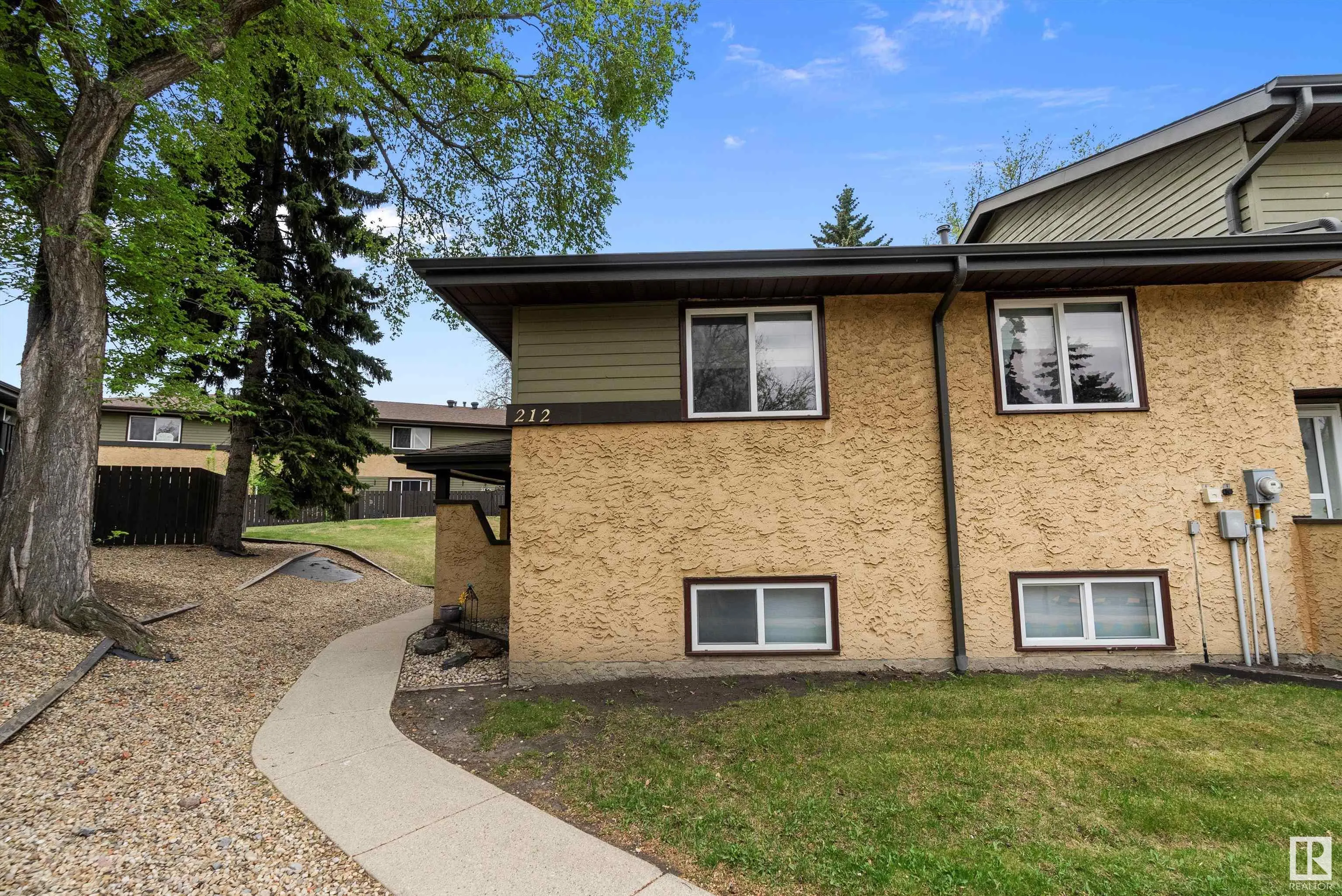 212 WOODBRIDGE Way