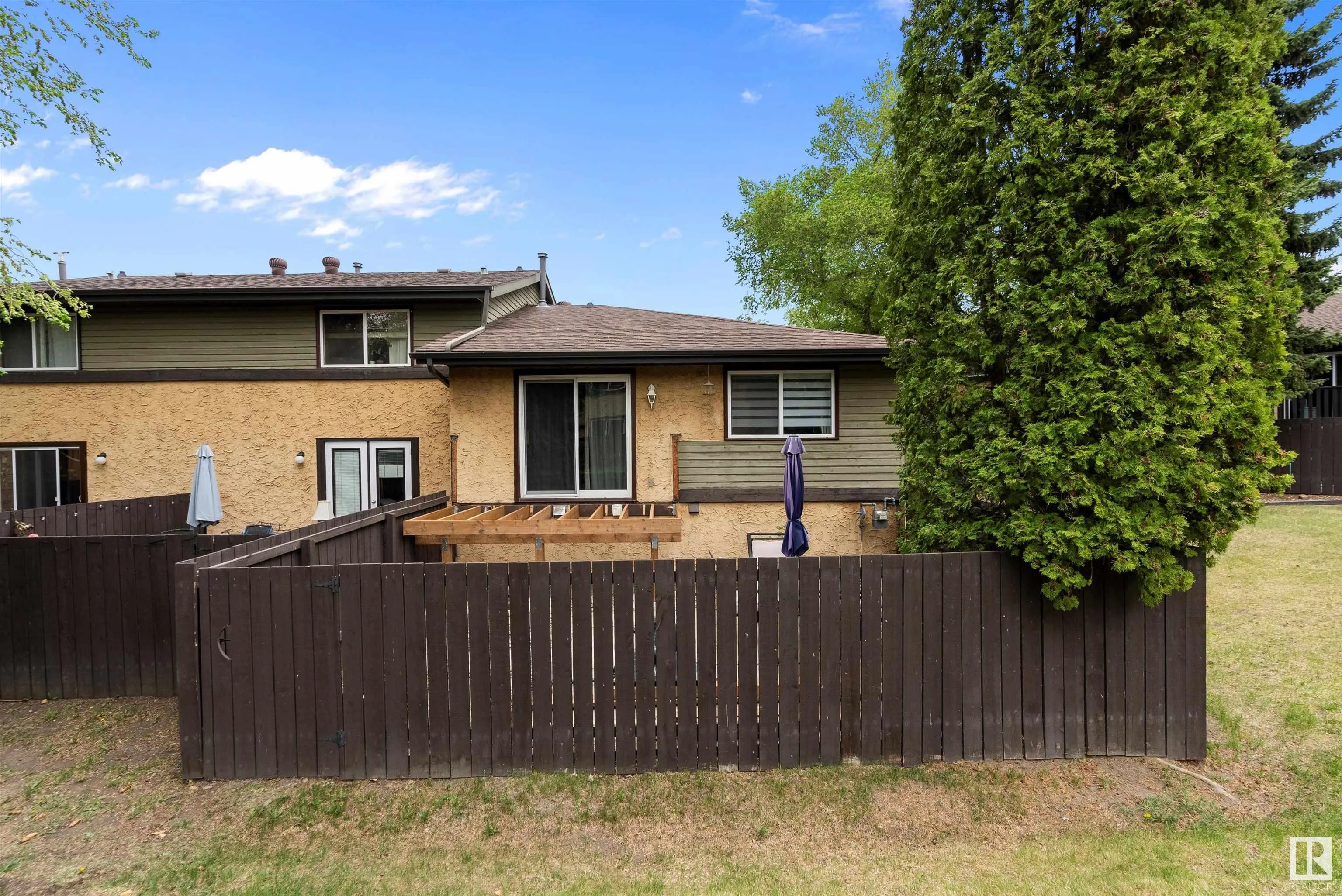 212 WOODBRIDGE Way