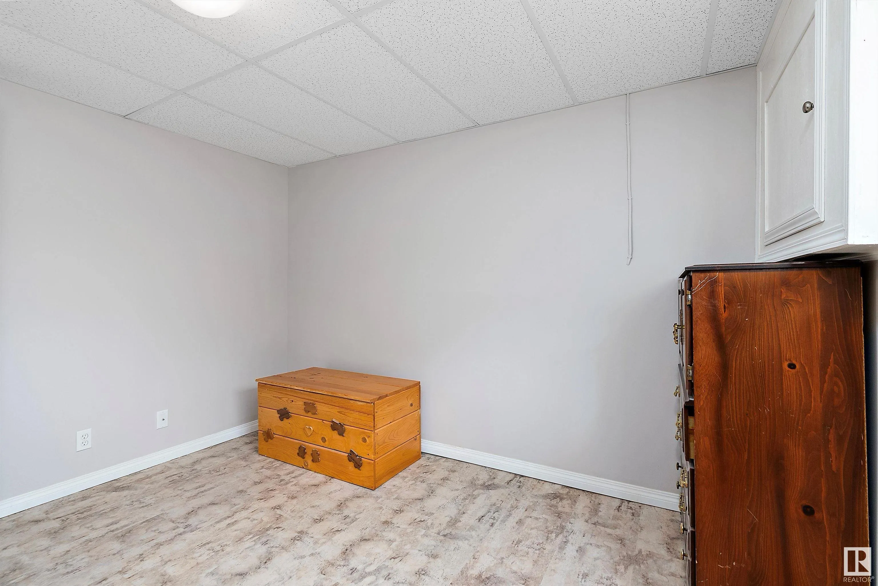 212 WOODBRIDGE Way