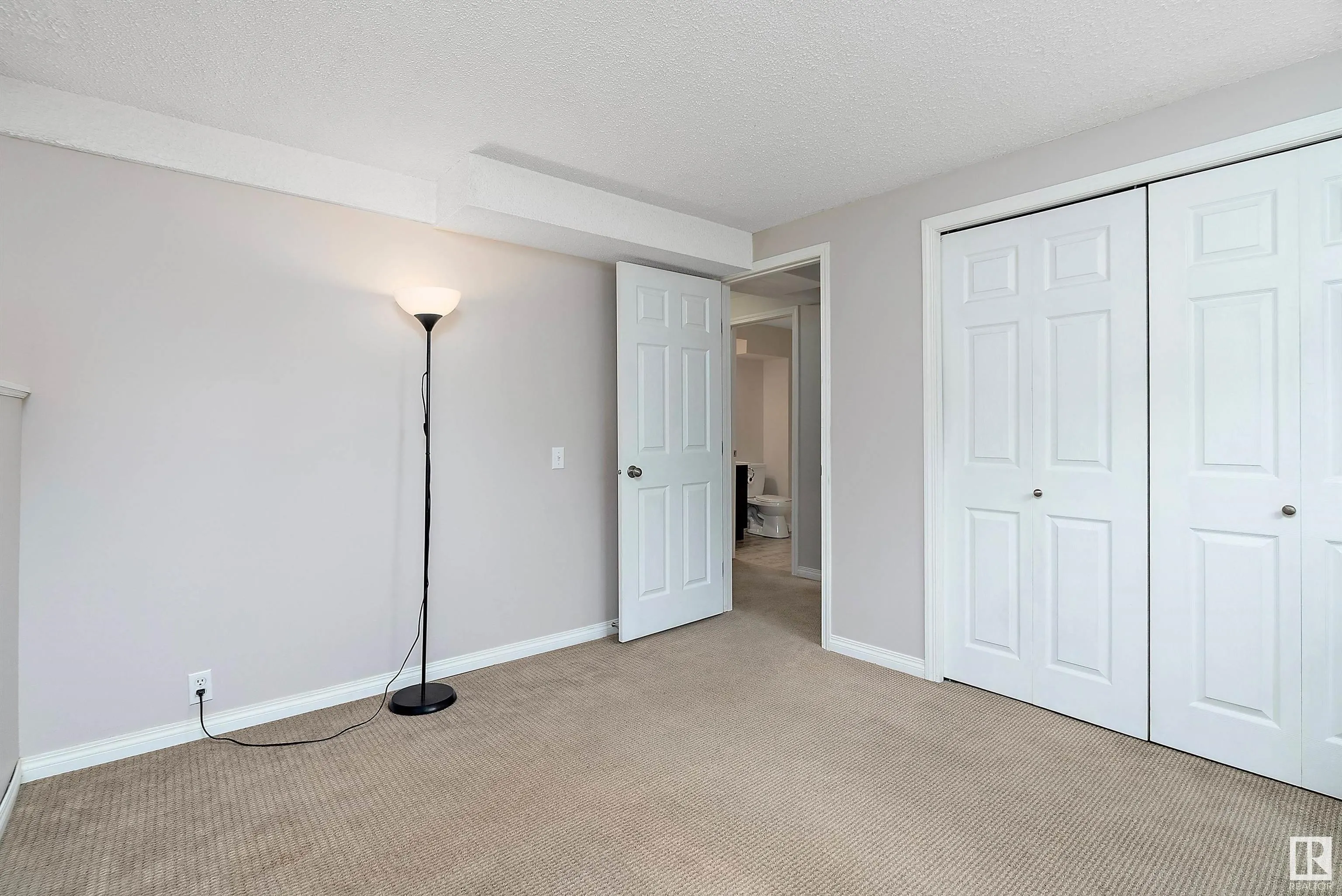 212 WOODBRIDGE Way