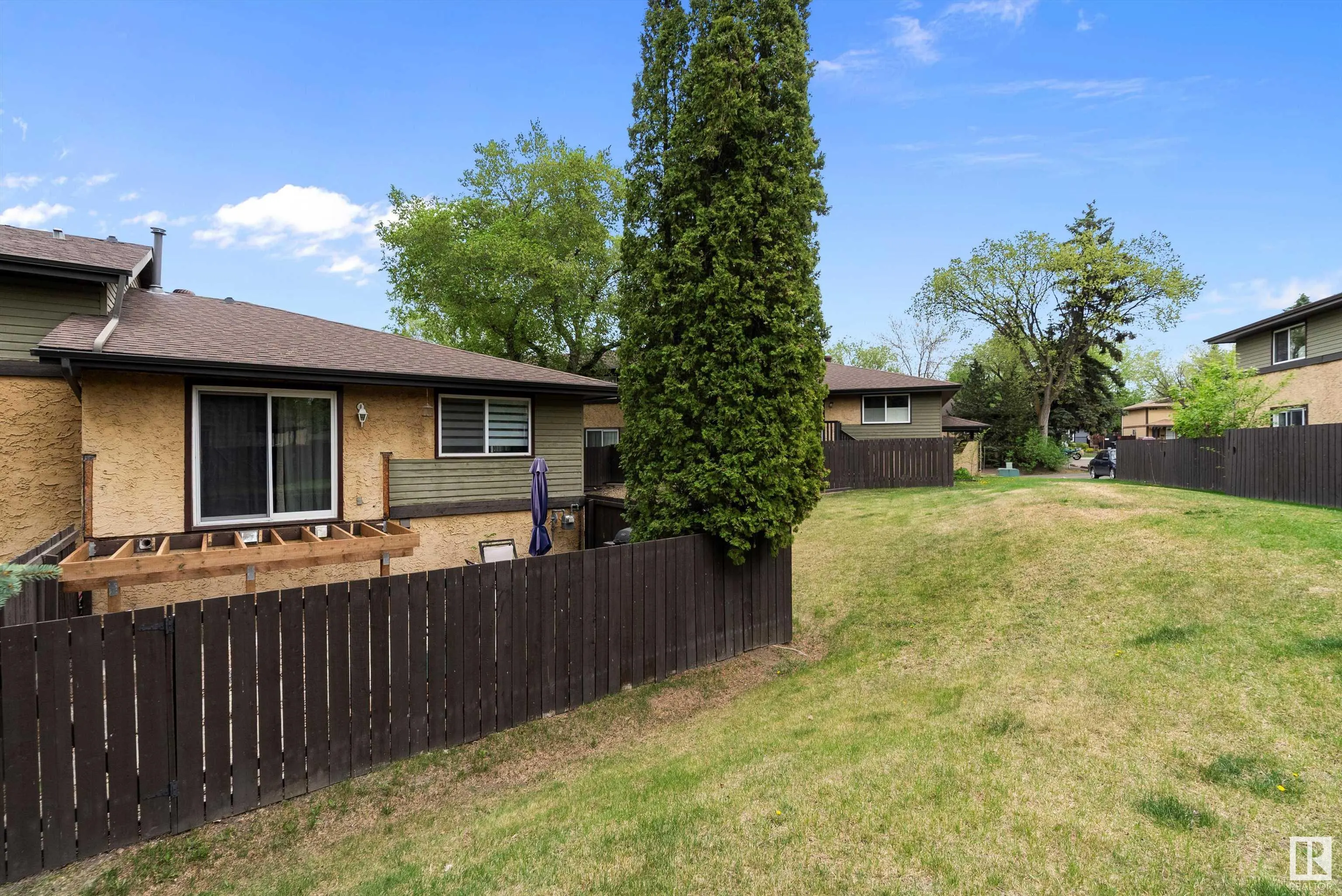 212 WOODBRIDGE Way