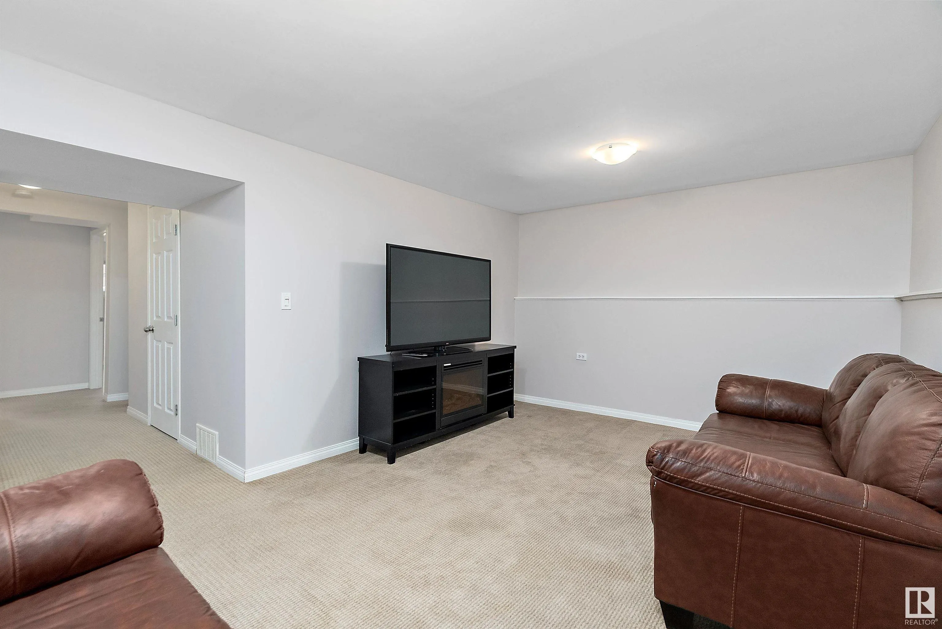 212 WOODBRIDGE Way