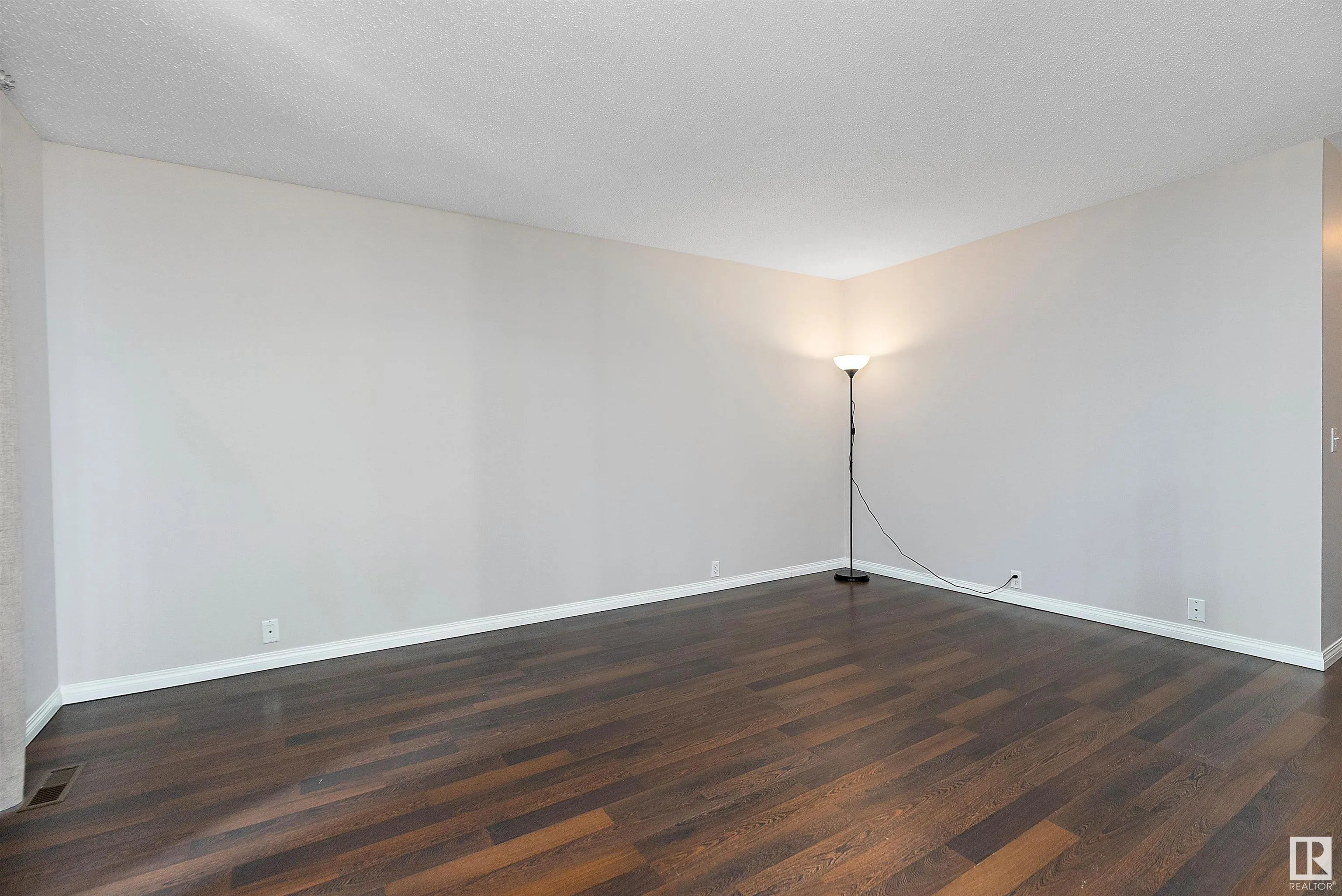 212 WOODBRIDGE Way
