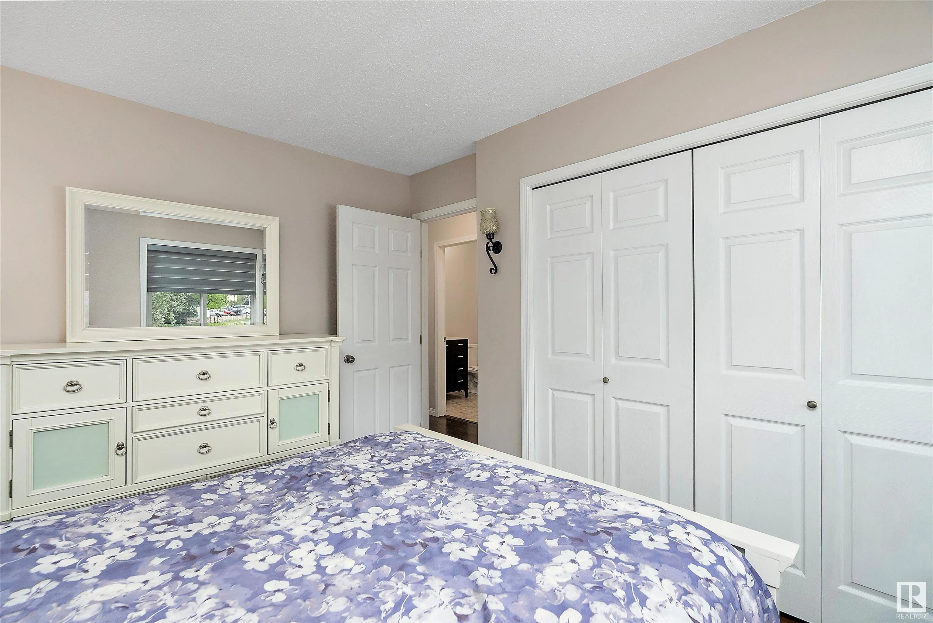 212 WOODBRIDGE Way