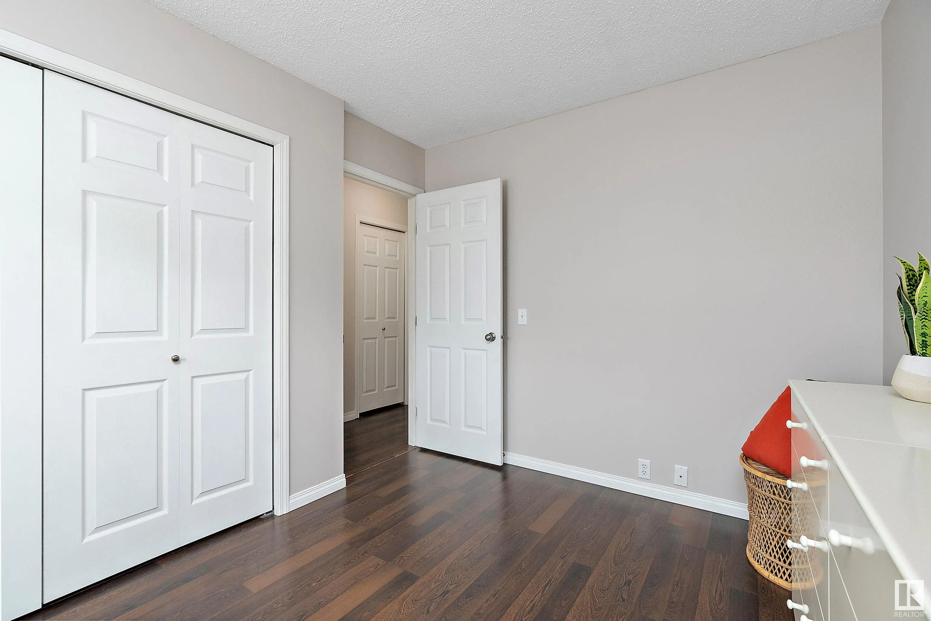 212 WOODBRIDGE Way