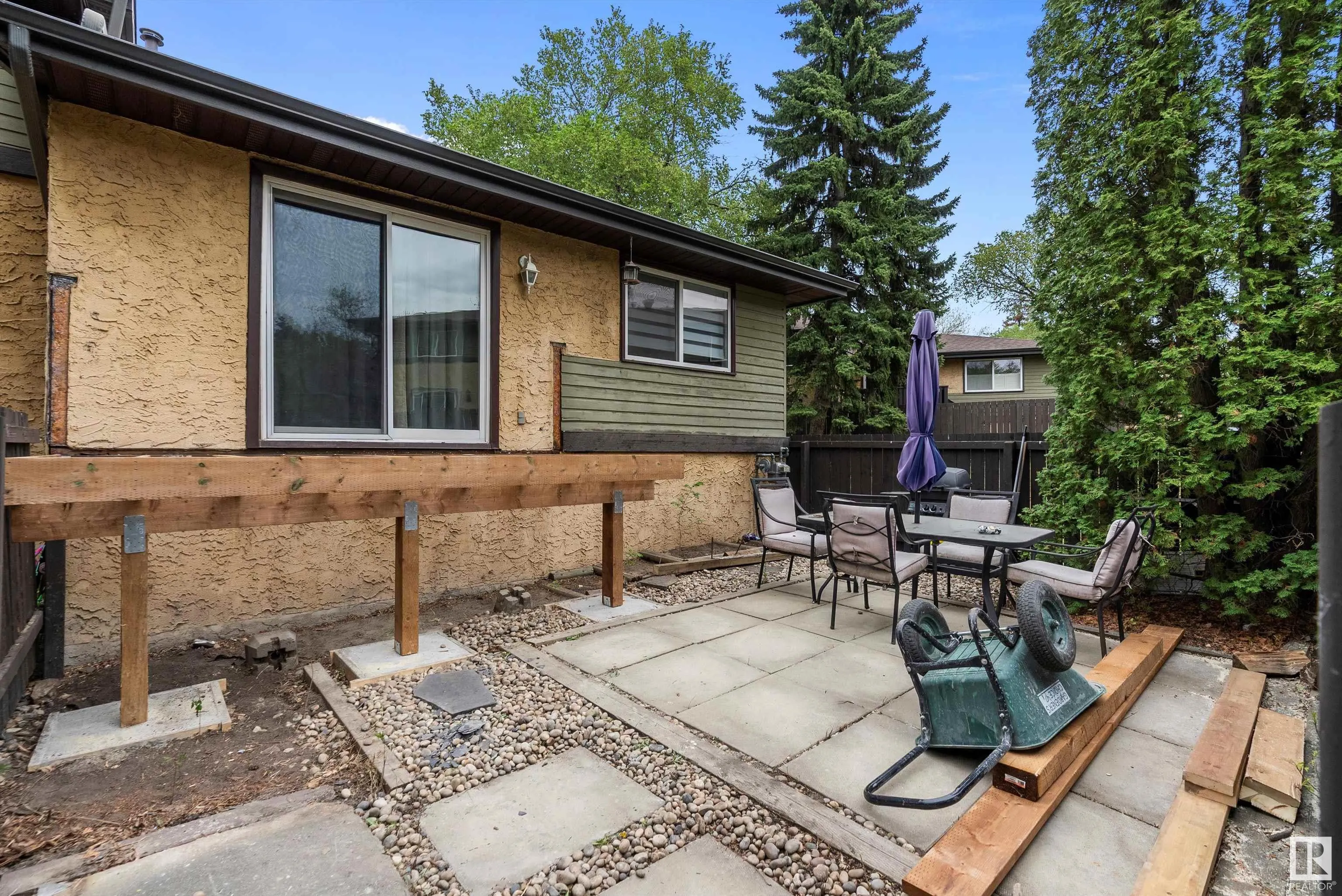 212 WOODBRIDGE Way
