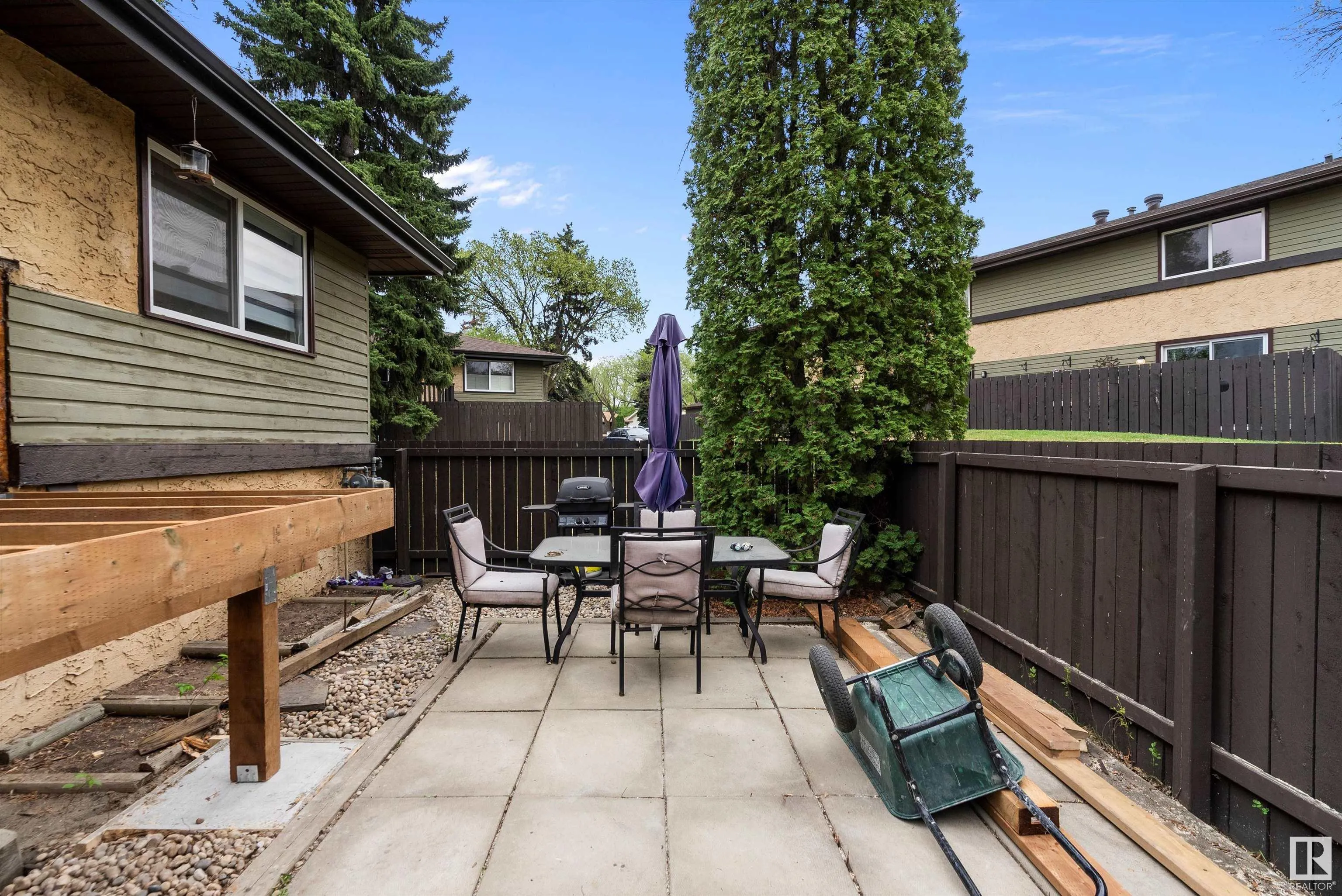 212 WOODBRIDGE Way