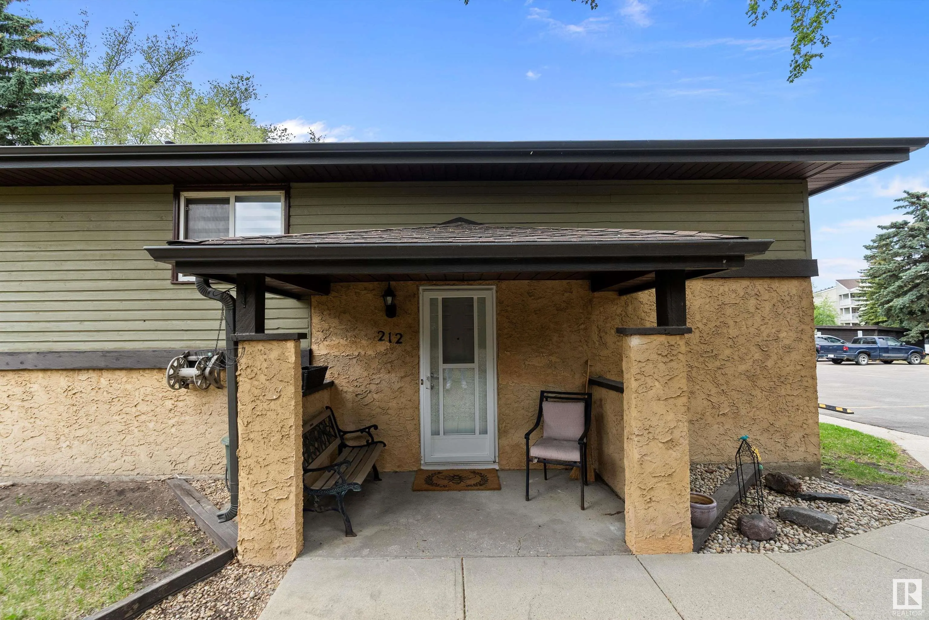 212 WOODBRIDGE Way