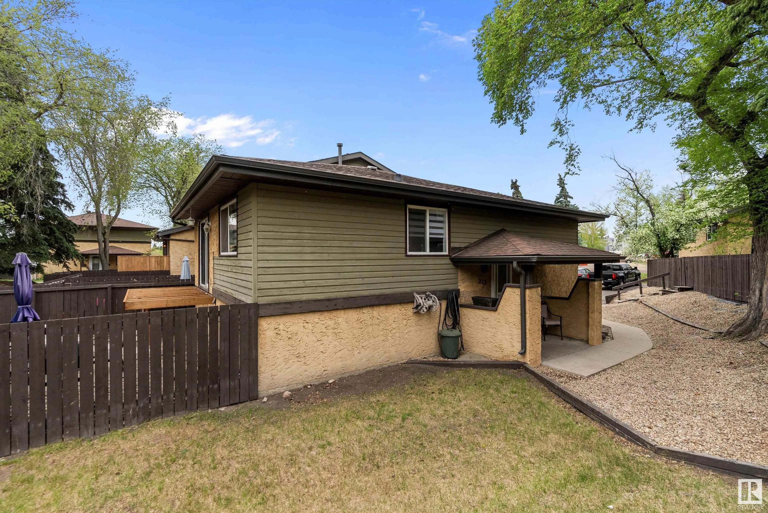 212 WOODBRIDGE Way