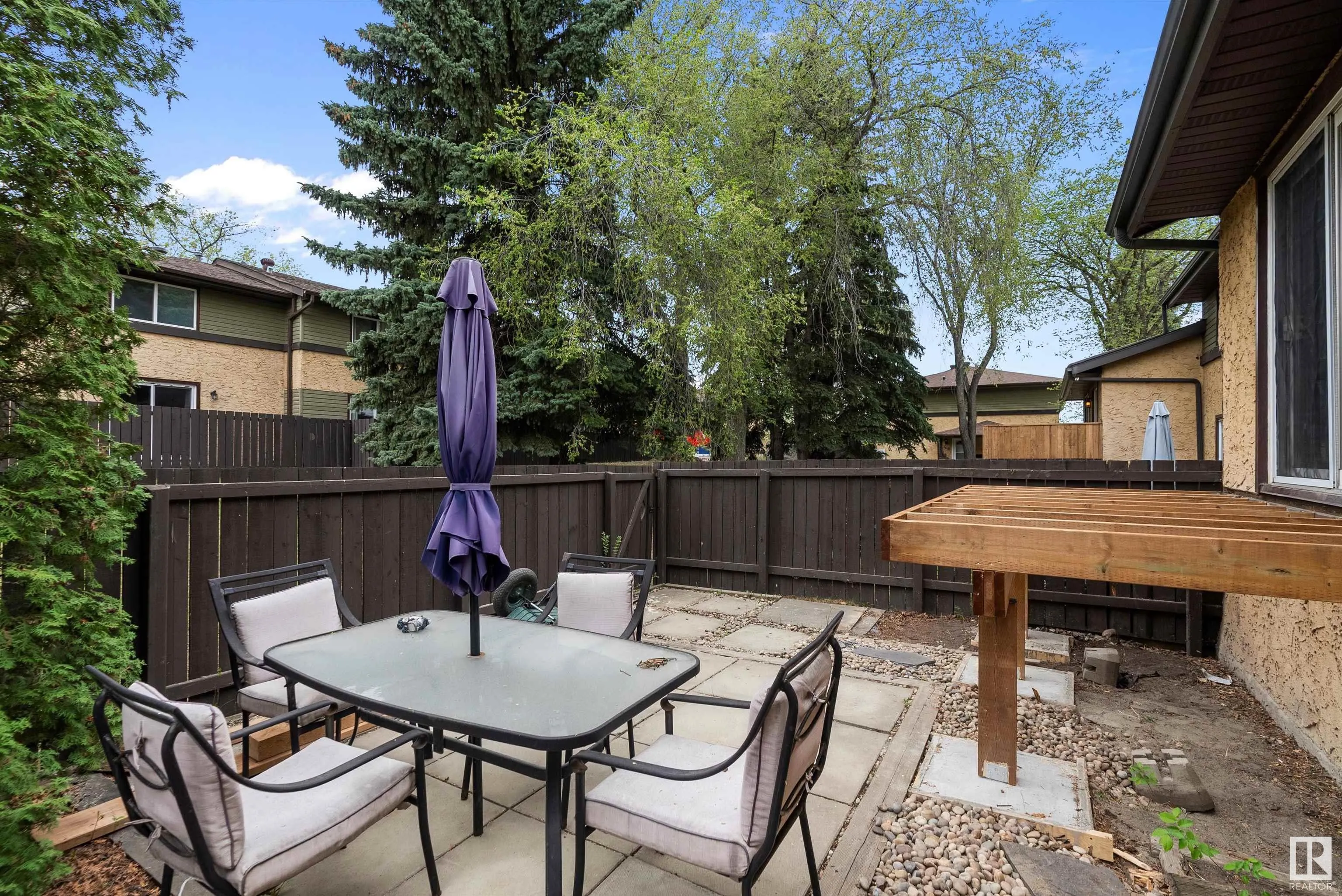 212 WOODBRIDGE Way