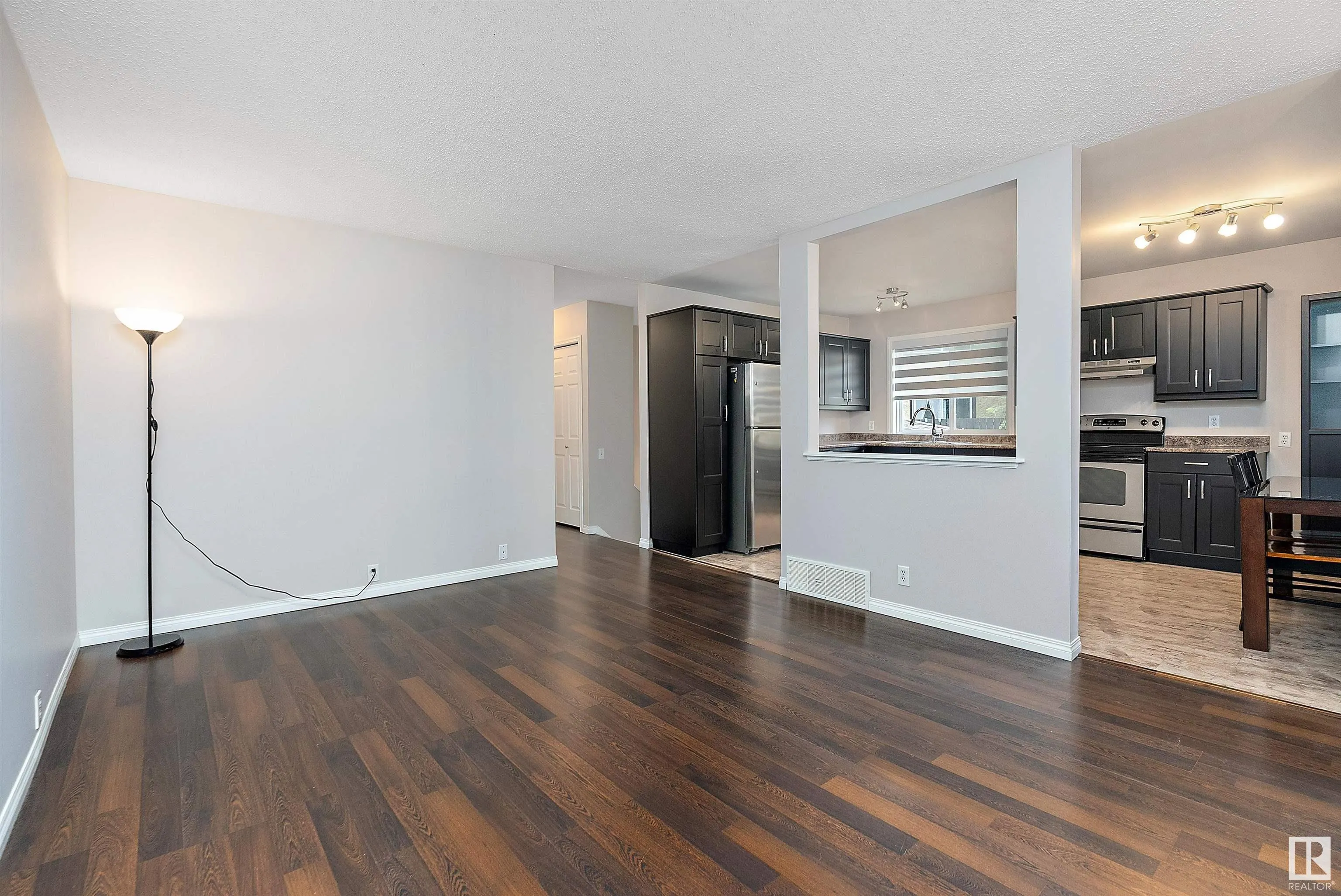 212 WOODBRIDGE Way