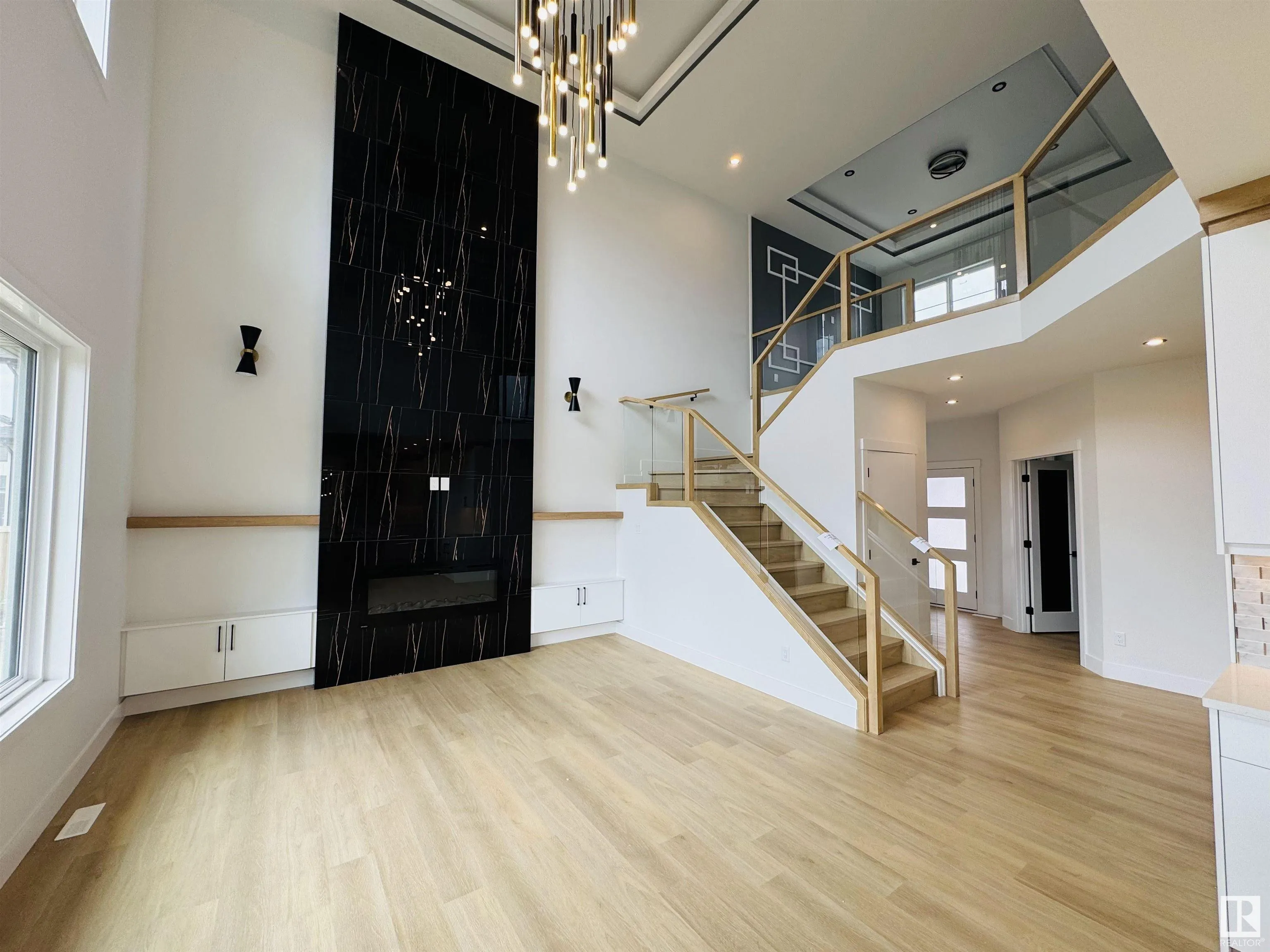 165 Edgewater Cir