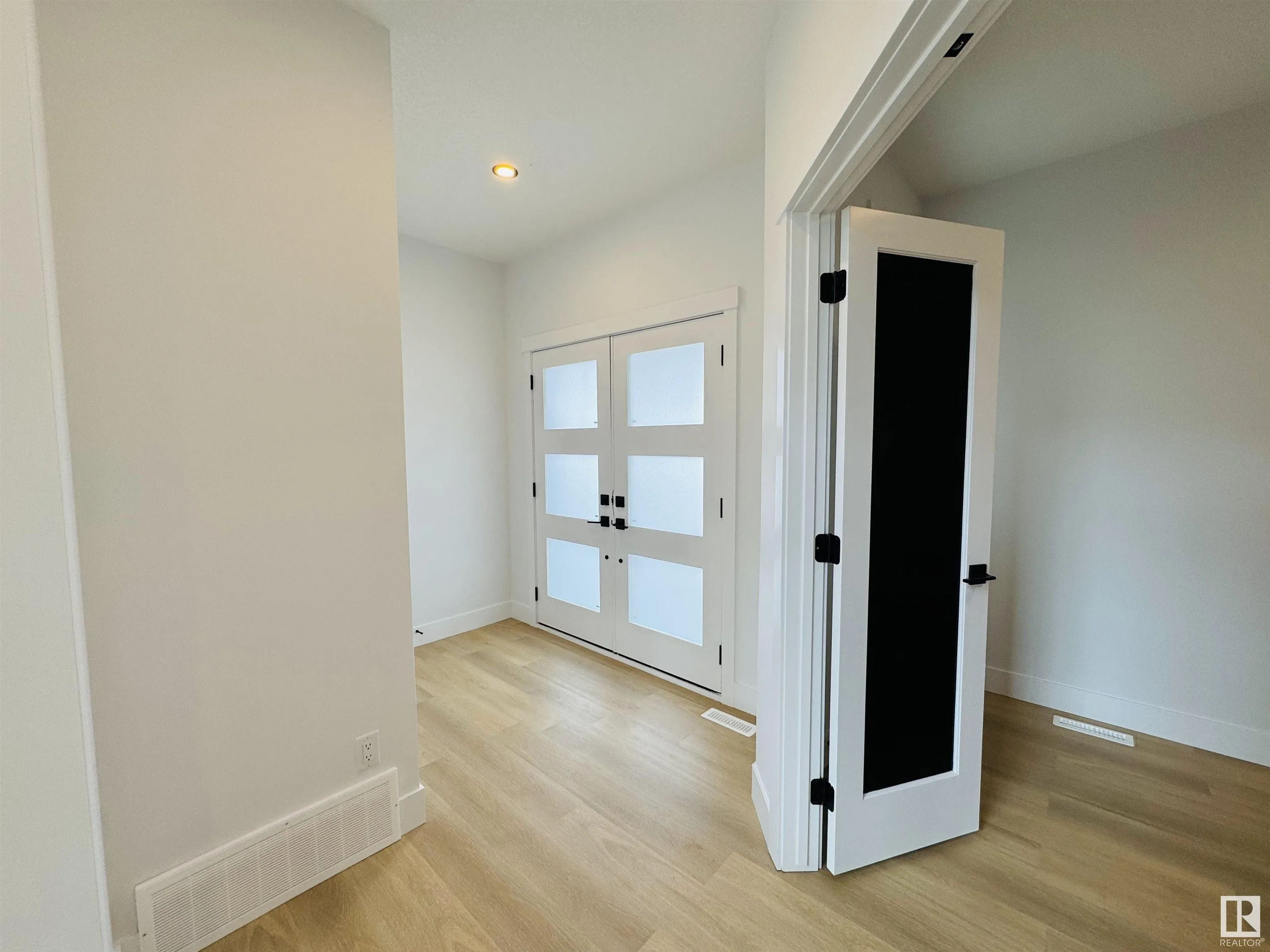 165 Edgewater Cir