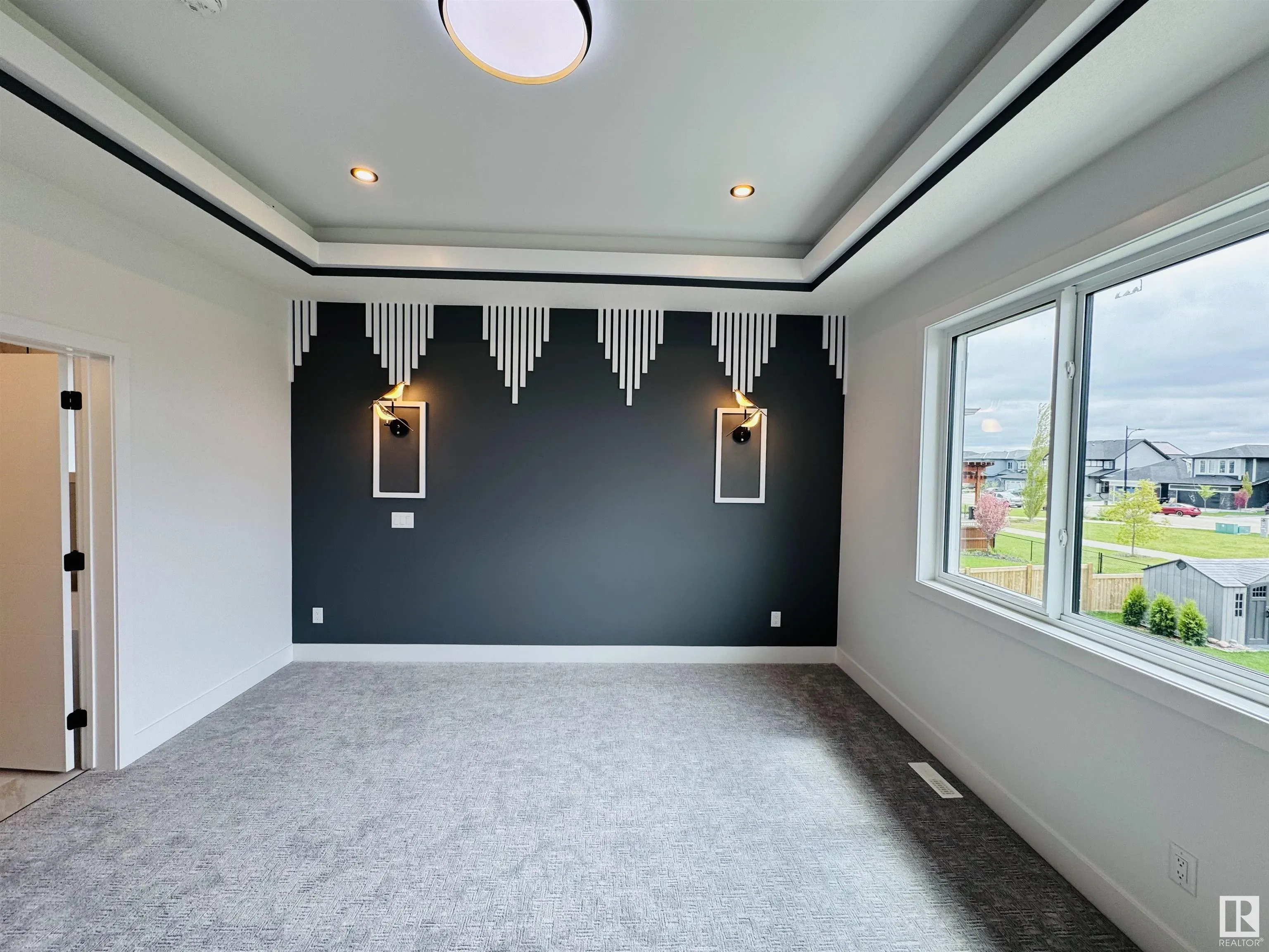 165 Edgewater Cir