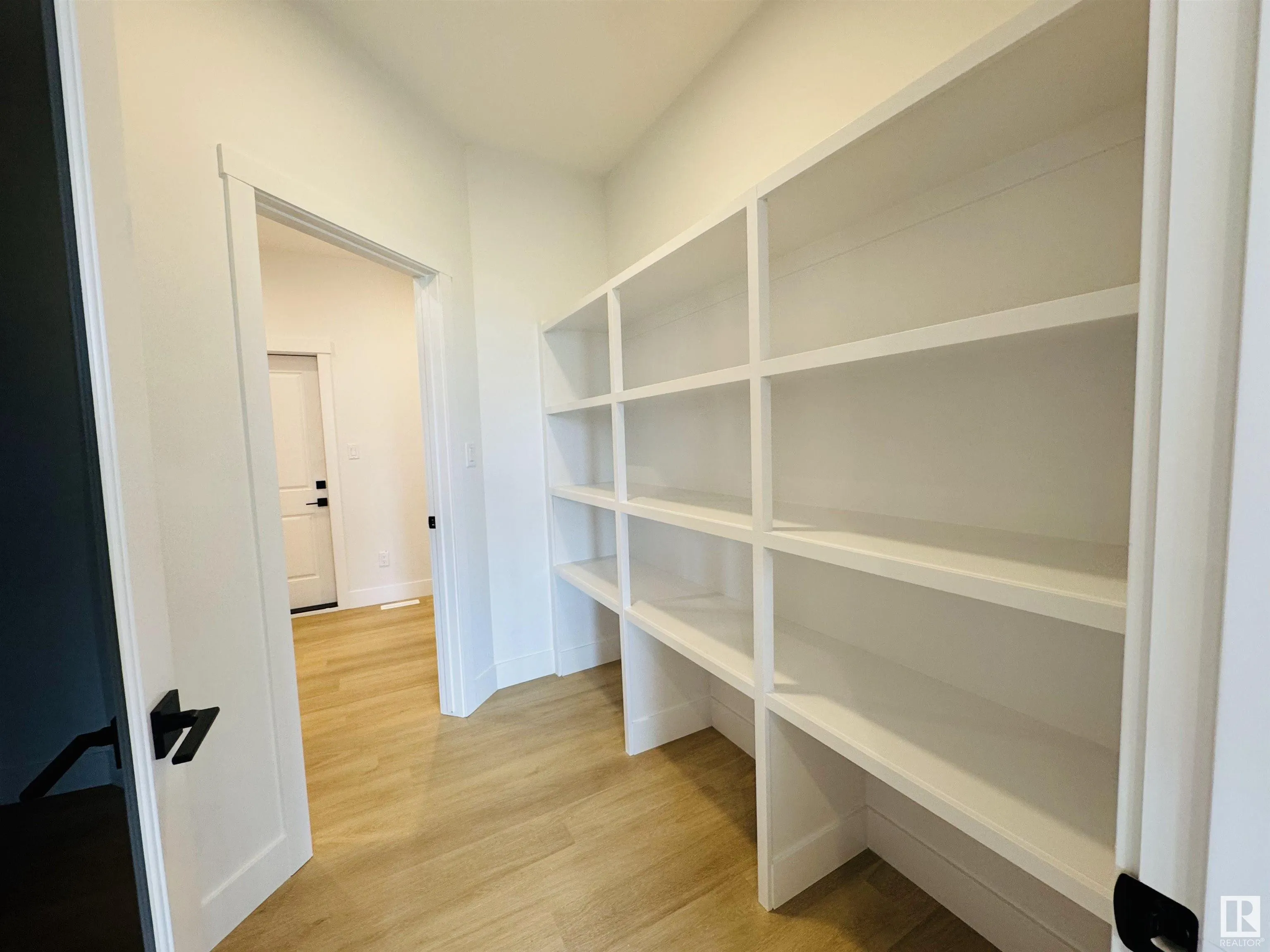 165 Edgewater Cir
