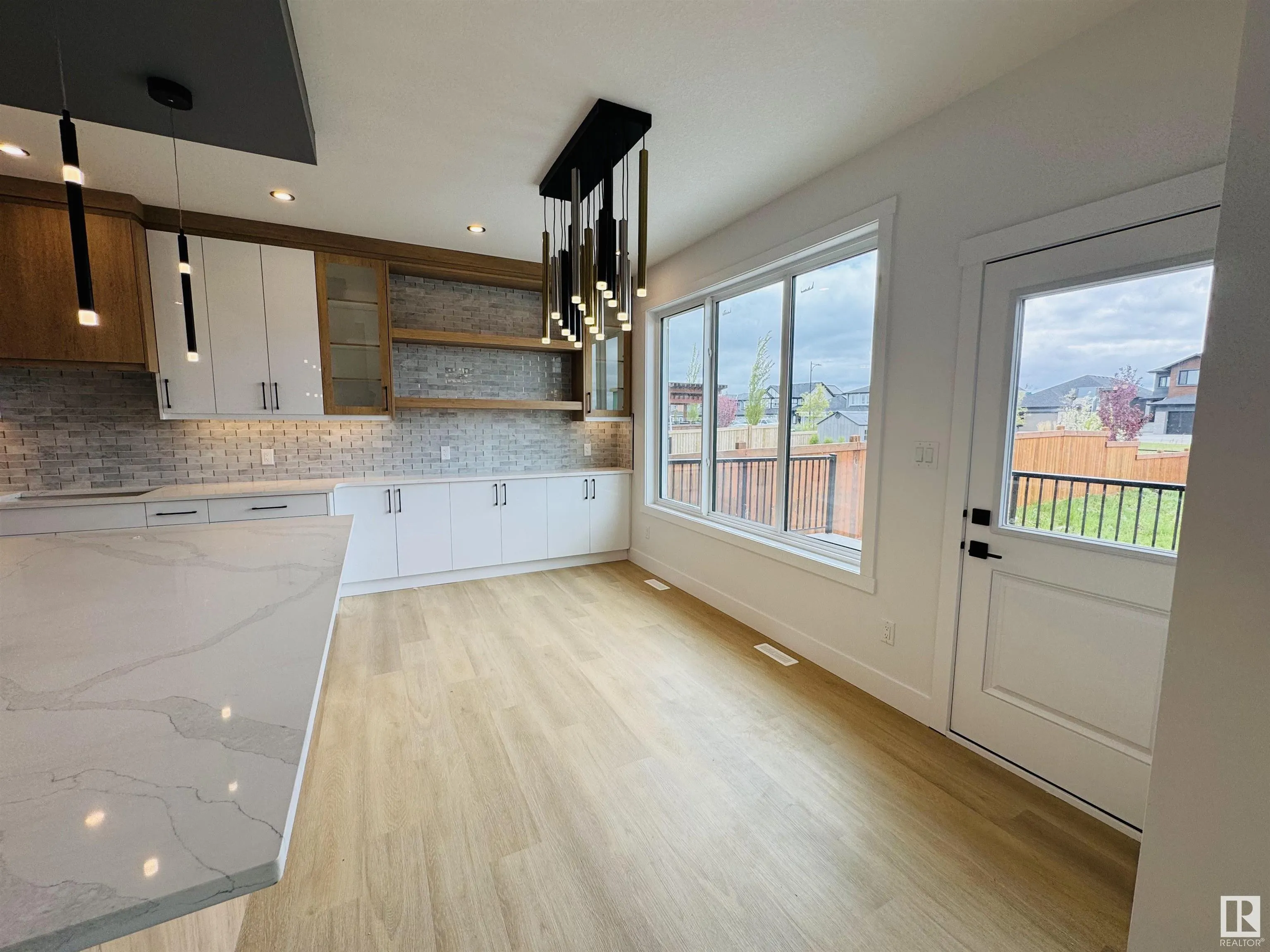165 Edgewater Cir