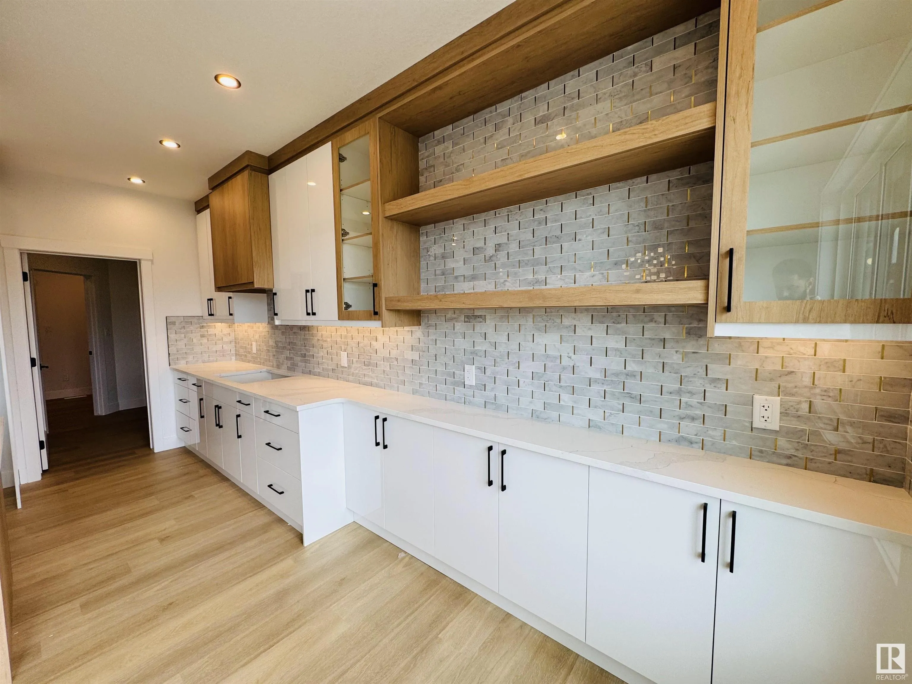 165 Edgewater Cir