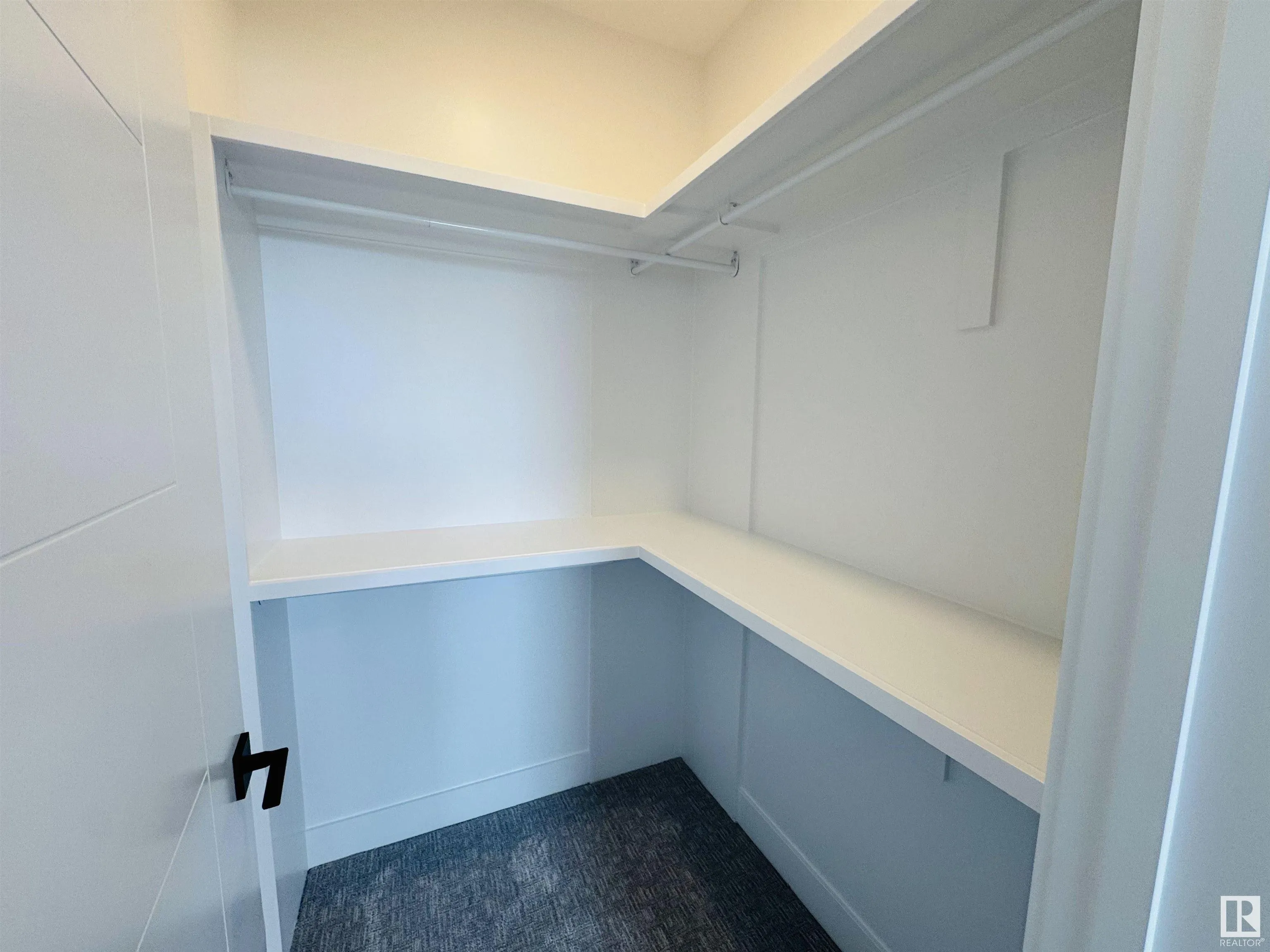 165 Edgewater Cir