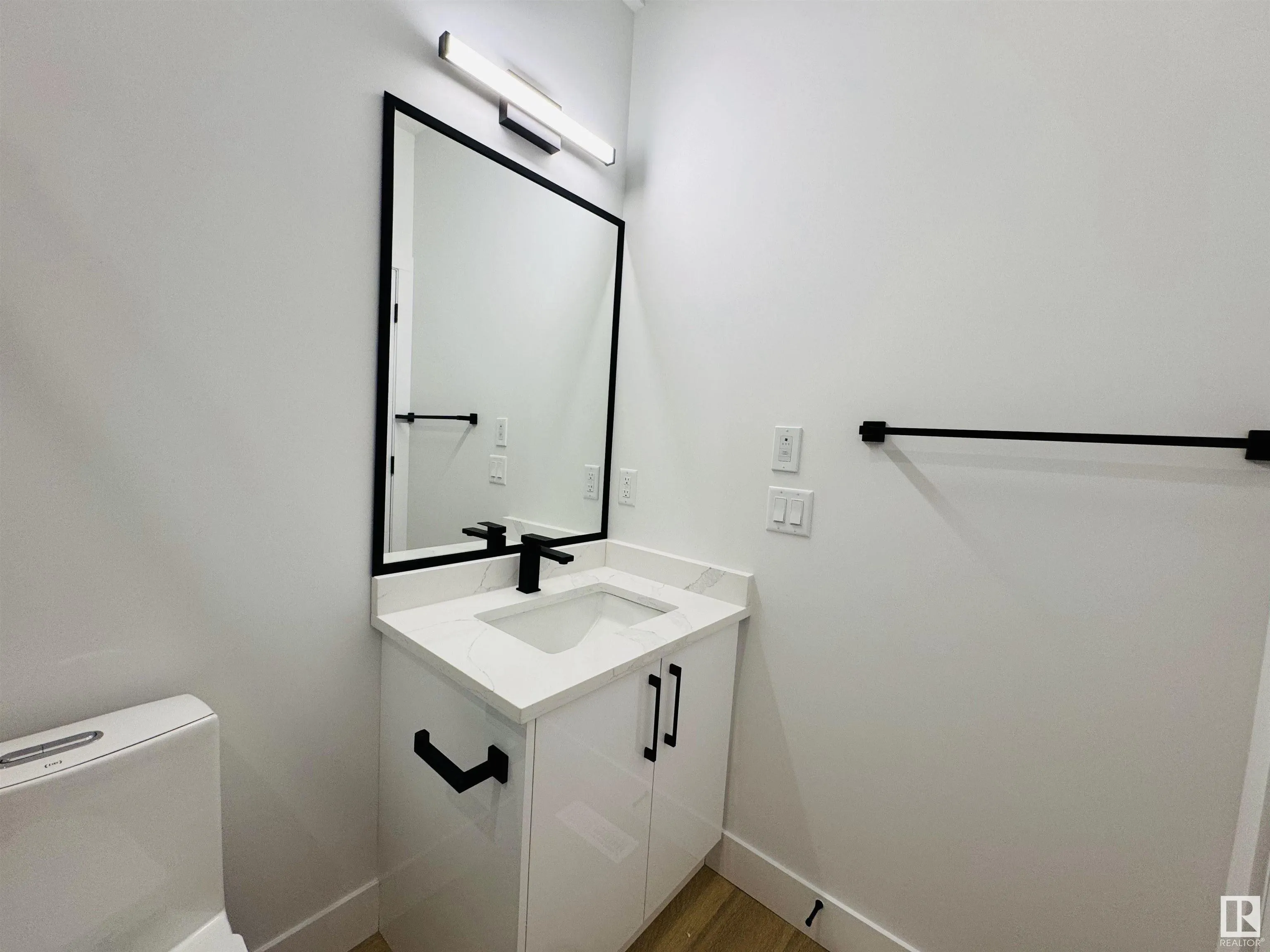 165 Edgewater Cir