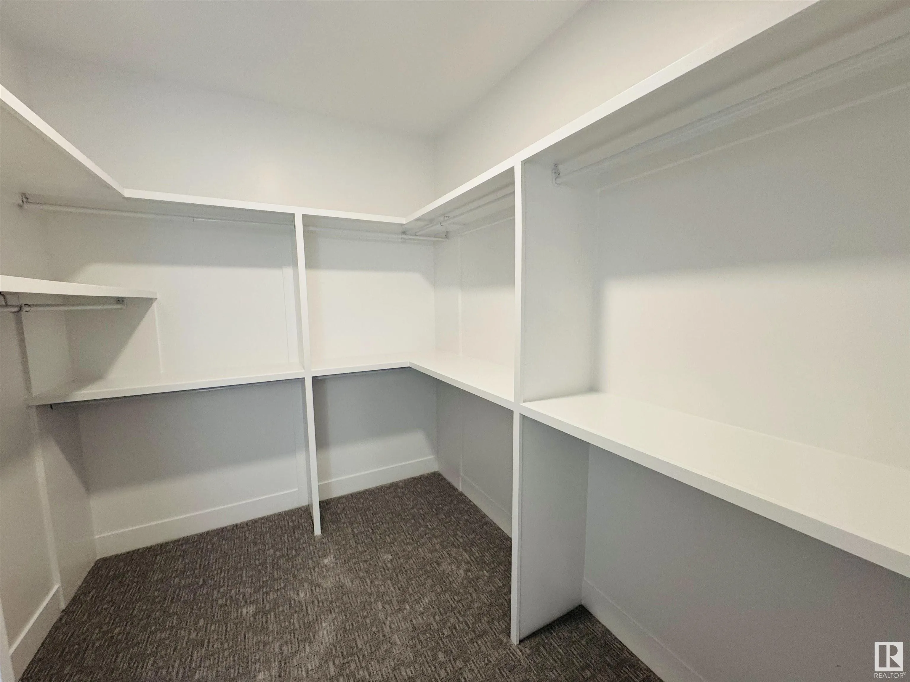 165 Edgewater Cir