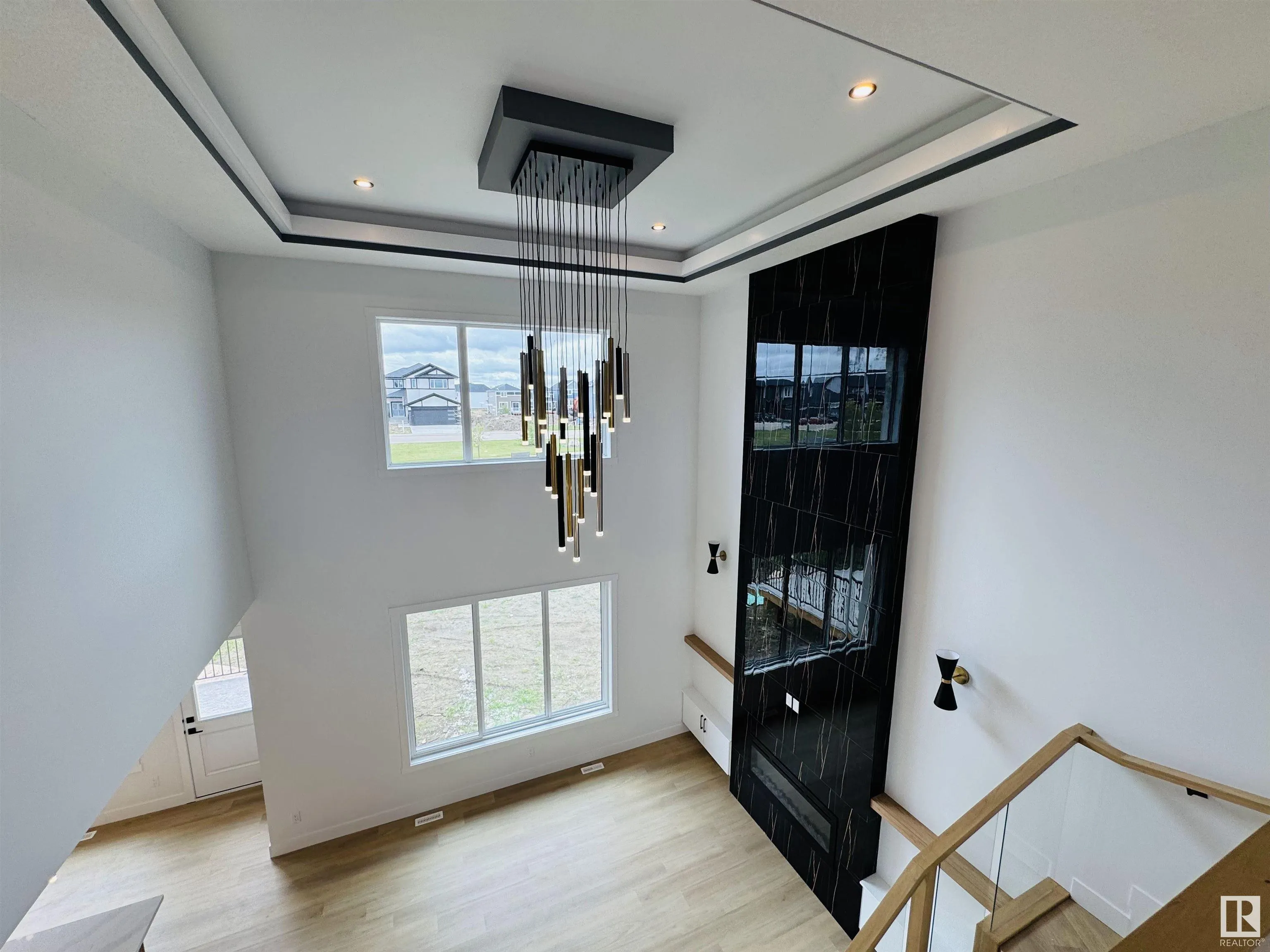 165 Edgewater Cir